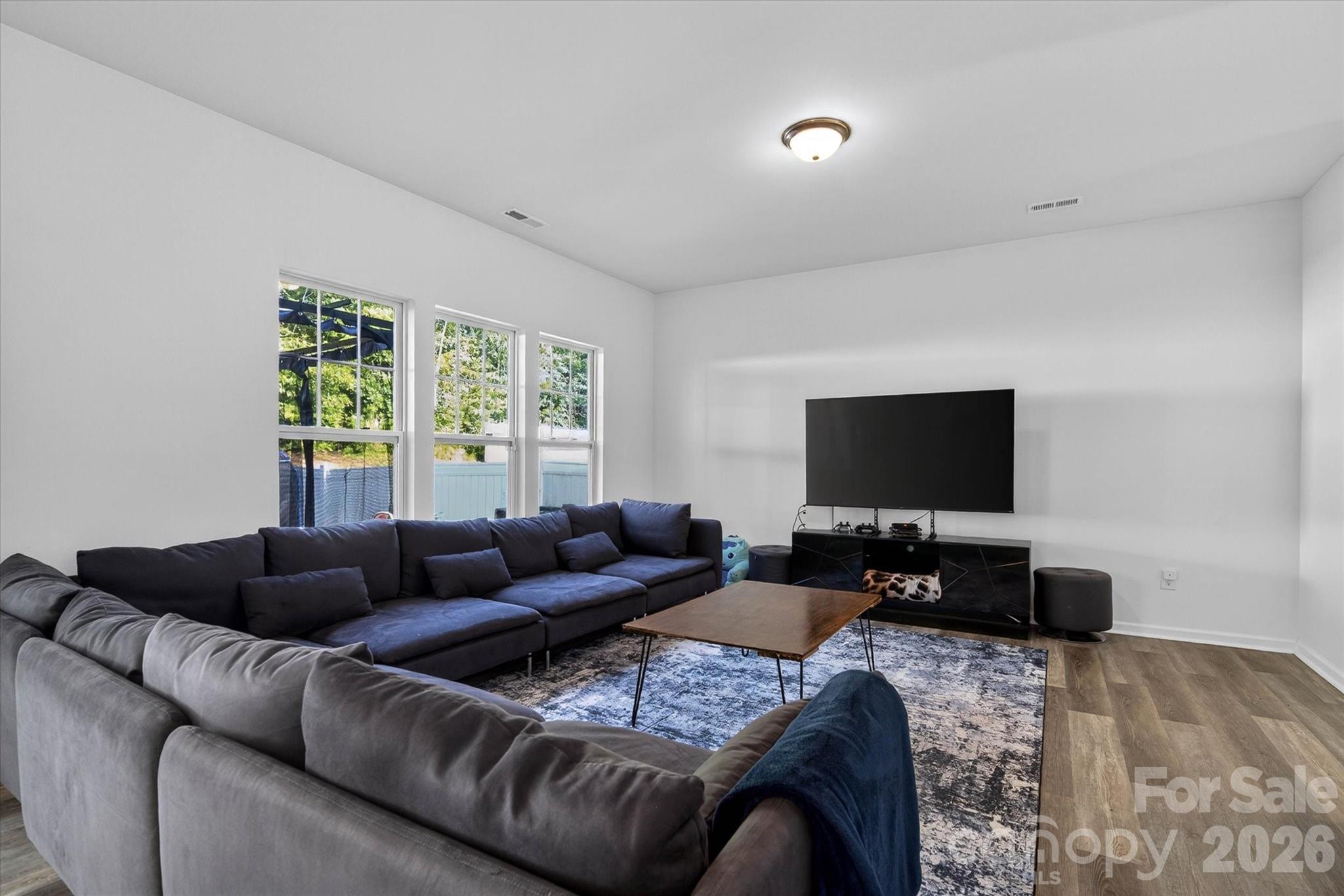 548 Kingsway Circle — Charlotte