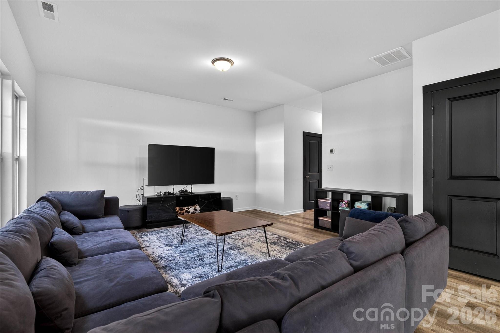 548 Kingsway Circle — Charlotte