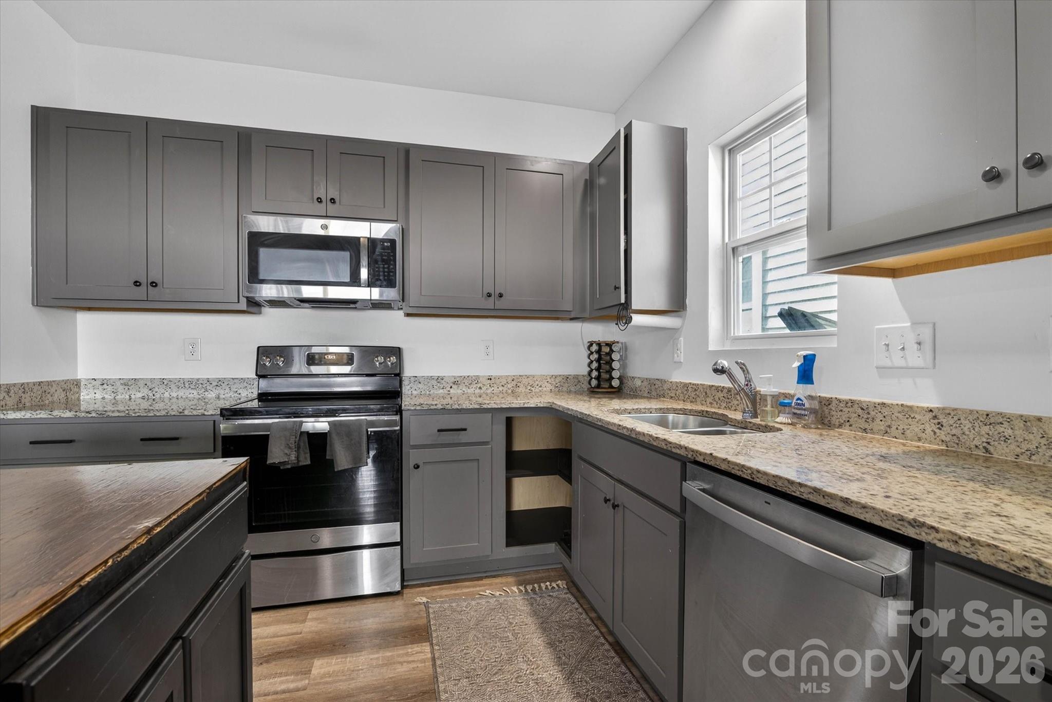 548 Kingsway Circle — Charlotte