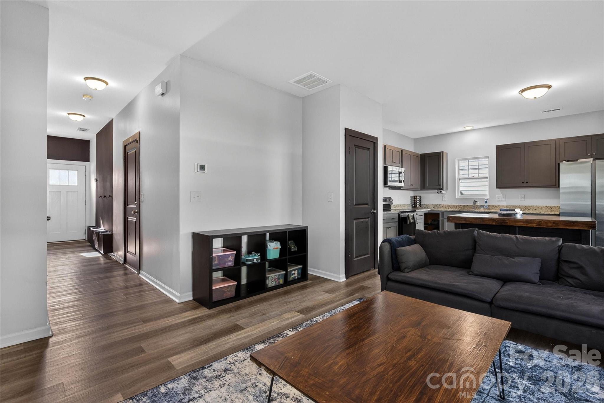 548 Kingsway Circle — Charlotte