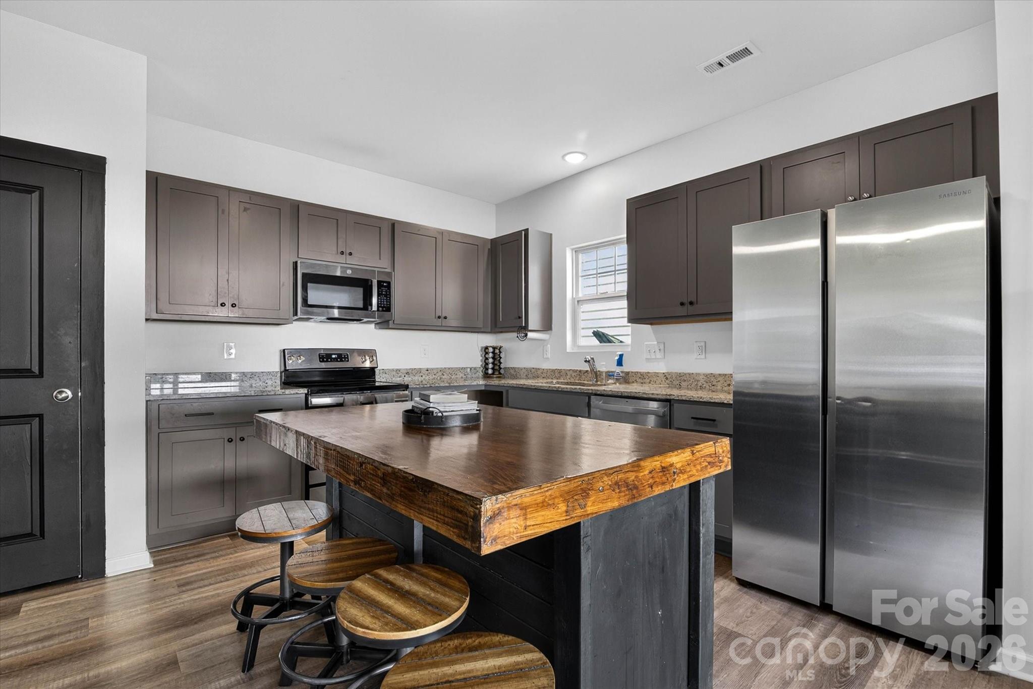 548 Kingsway Circle — Charlotte