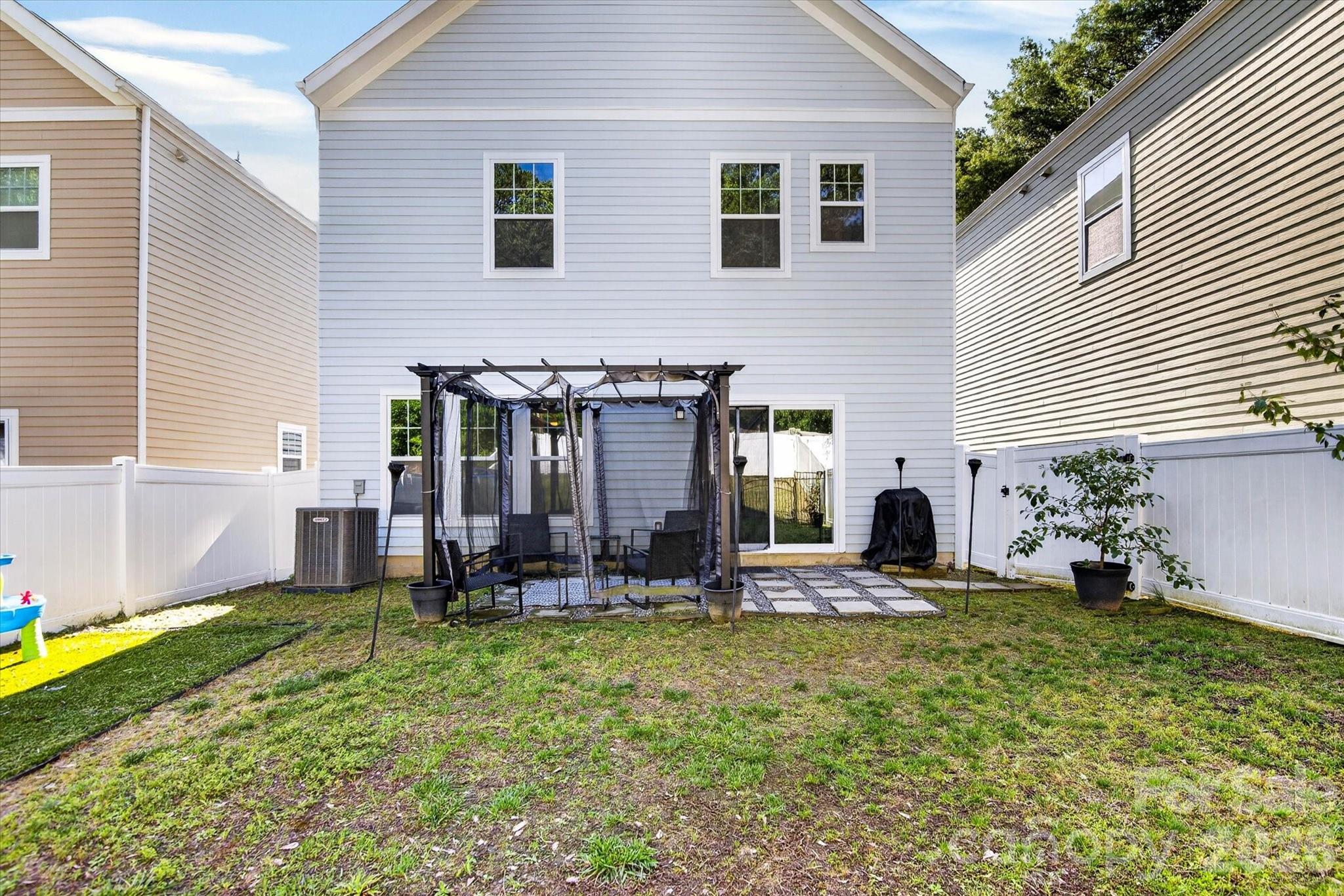 548 Kingsway Circle — Charlotte