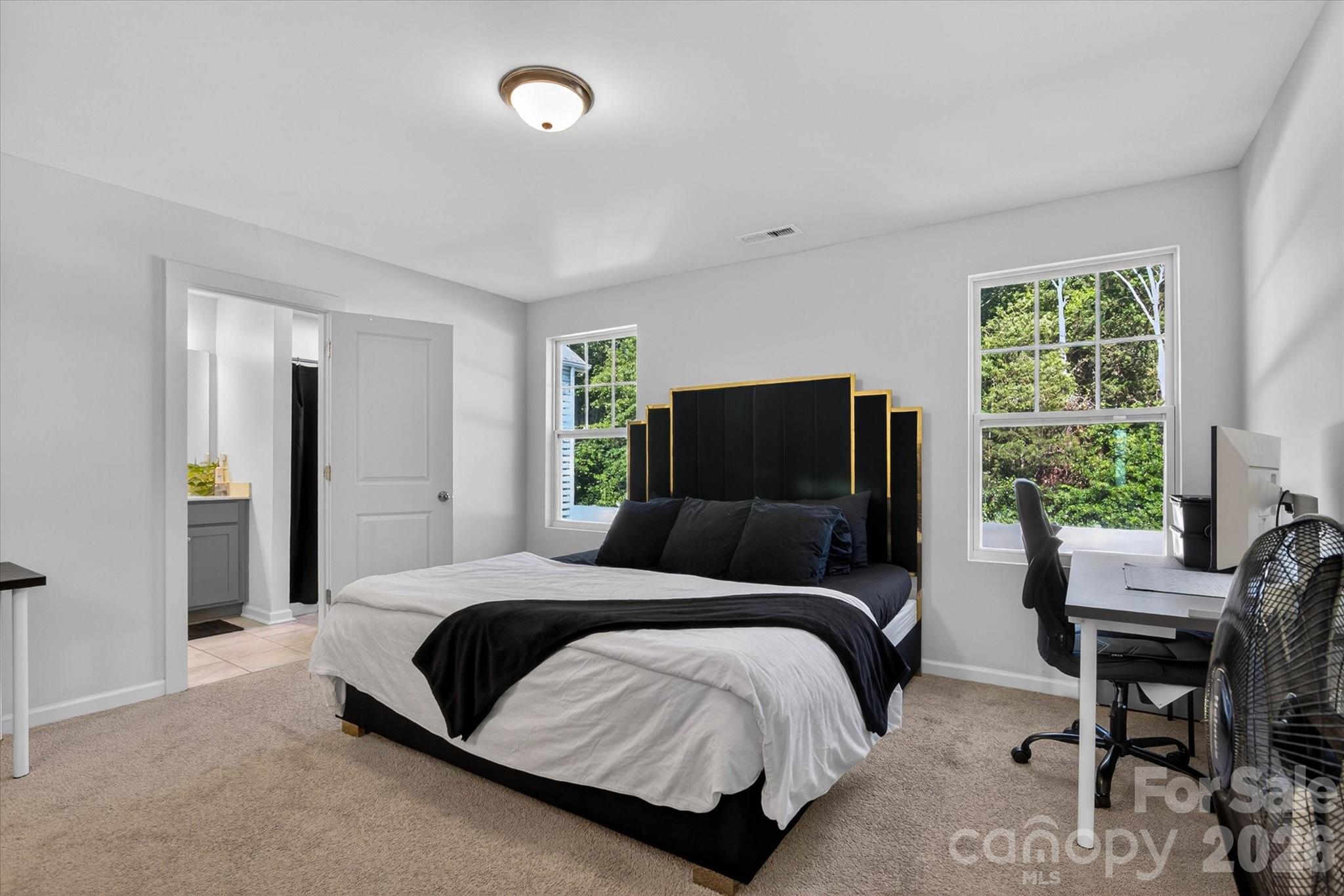 548 Kingsway Circle — Charlotte