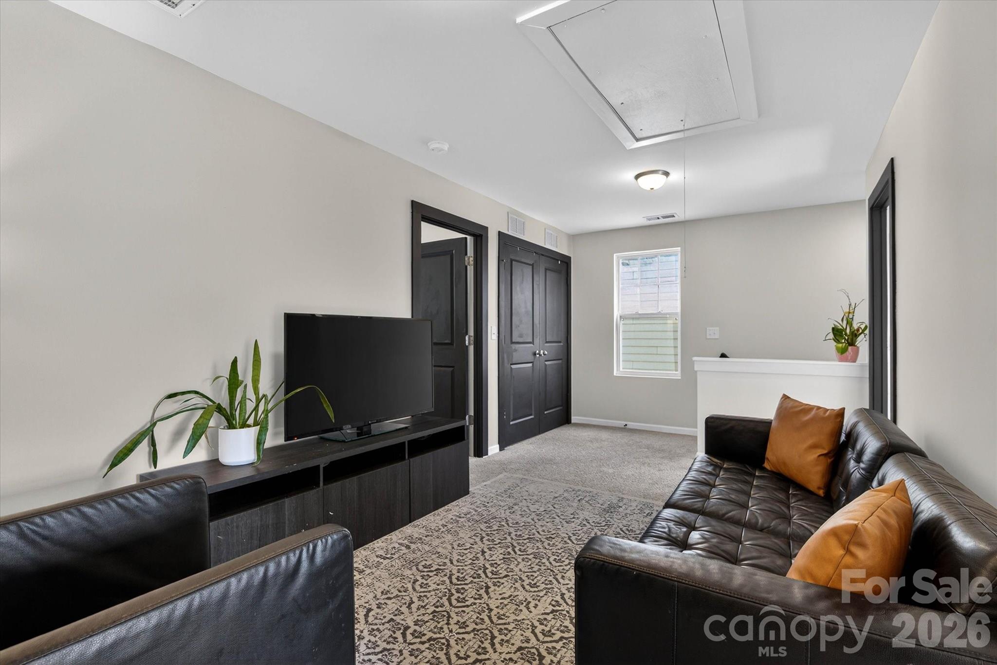 548 Kingsway Circle — Charlotte