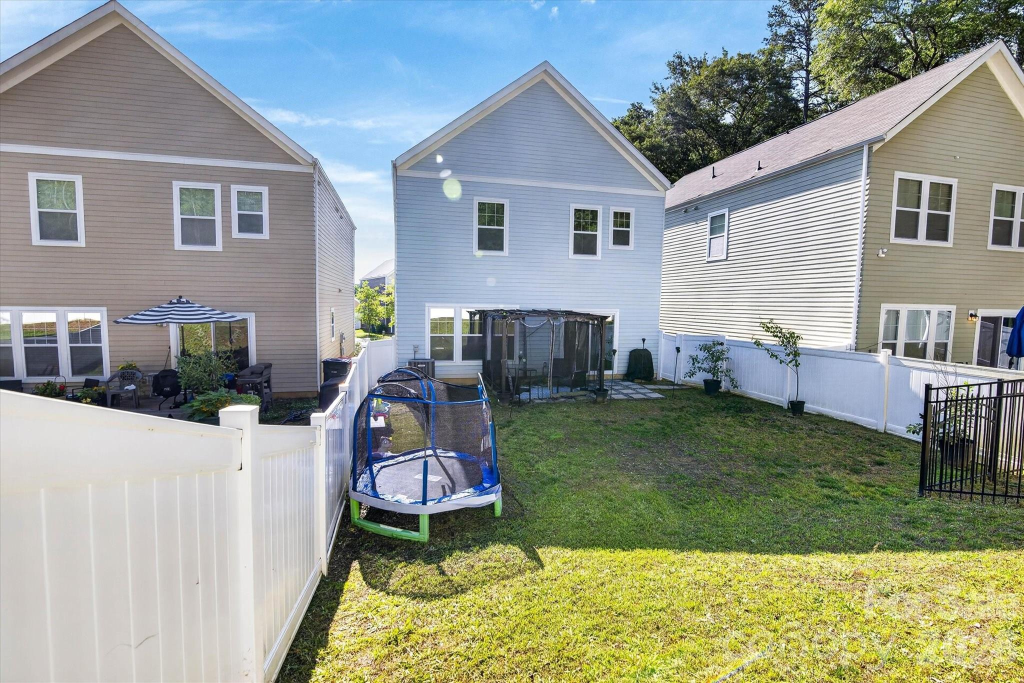548 Kingsway Circle — Charlotte