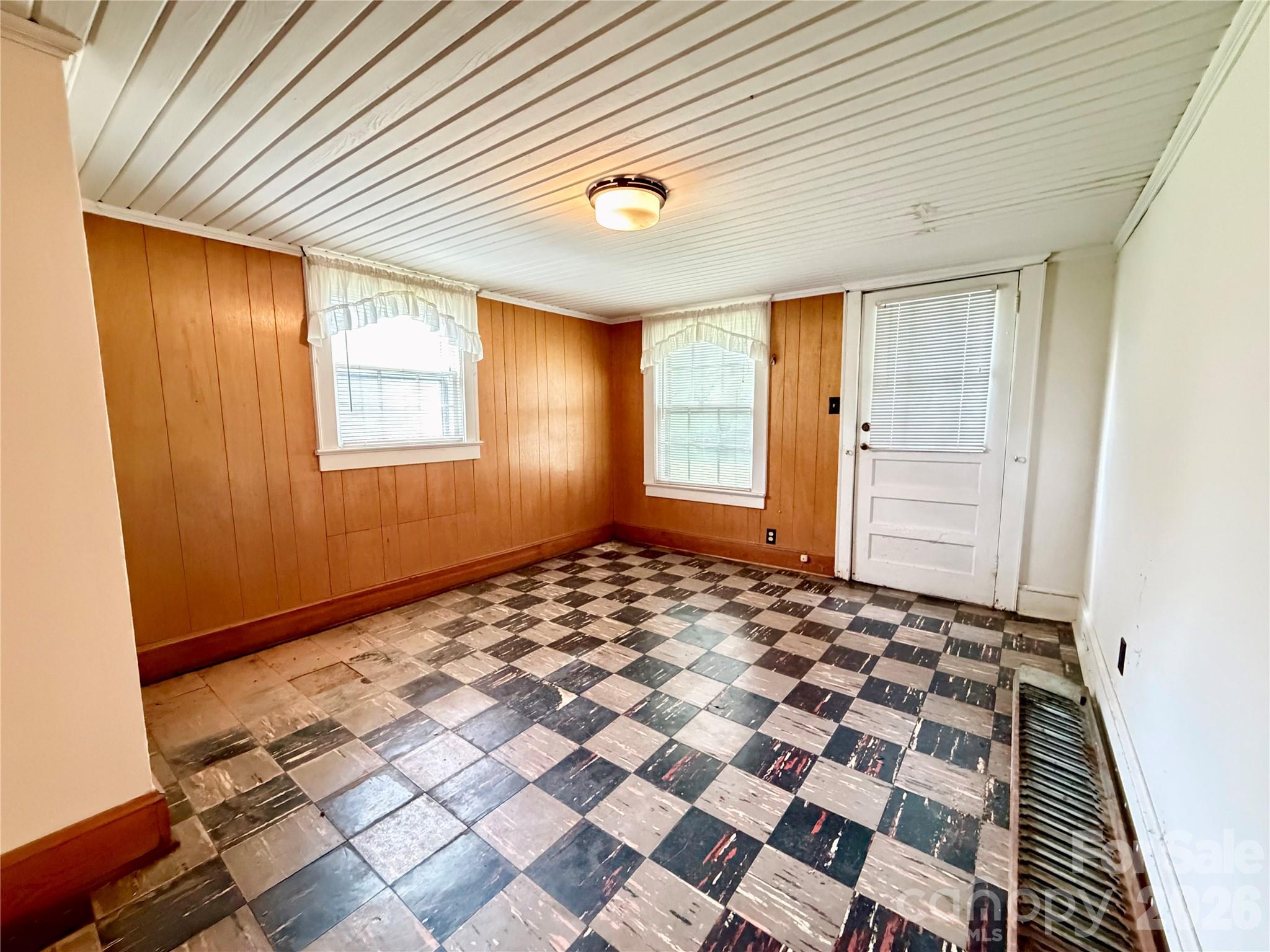 5057 Erickson Road — Charlotte