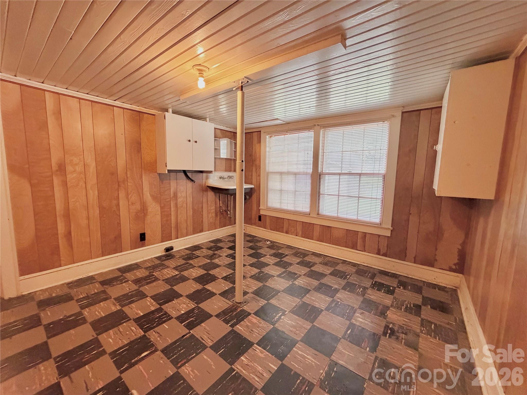 5057 Erickson Road — Charlotte
