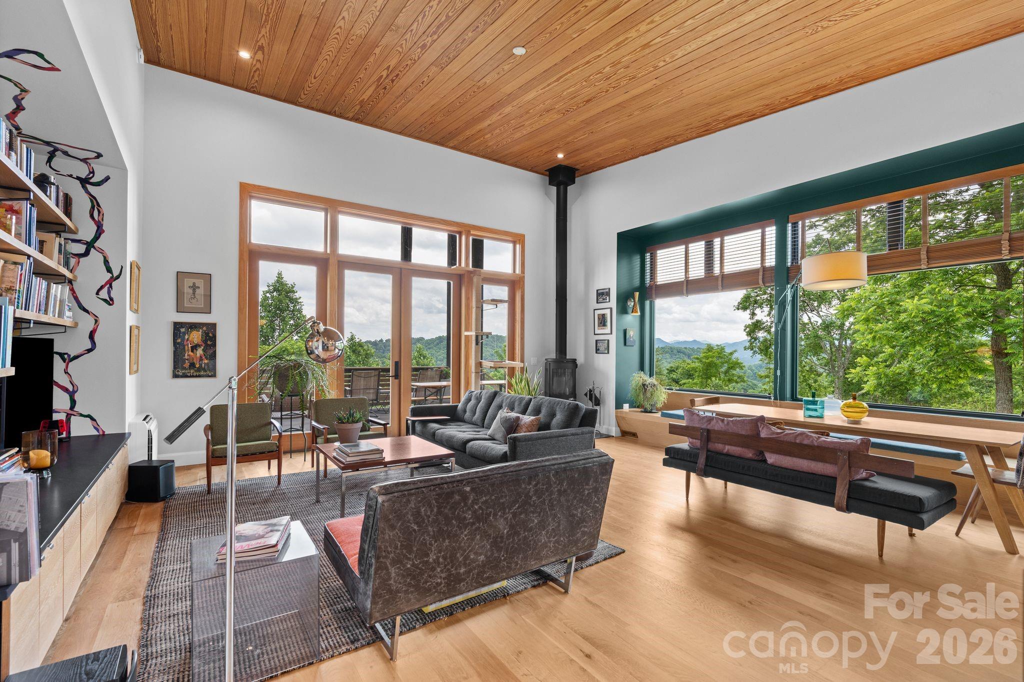 601 and 478 Freedom Cove Drive — Marshall