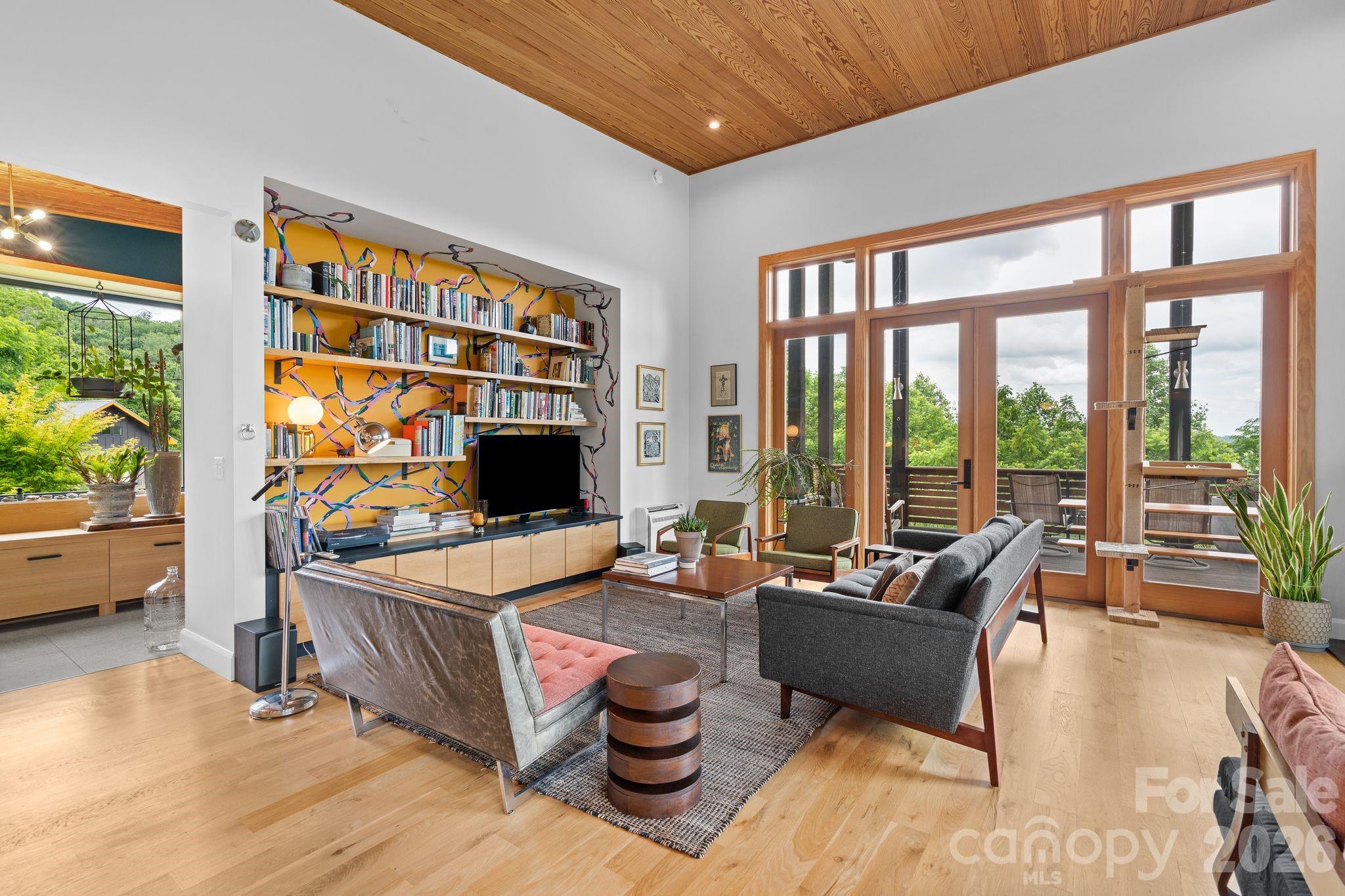 601 and 478 Freedom Cove Drive — Marshall