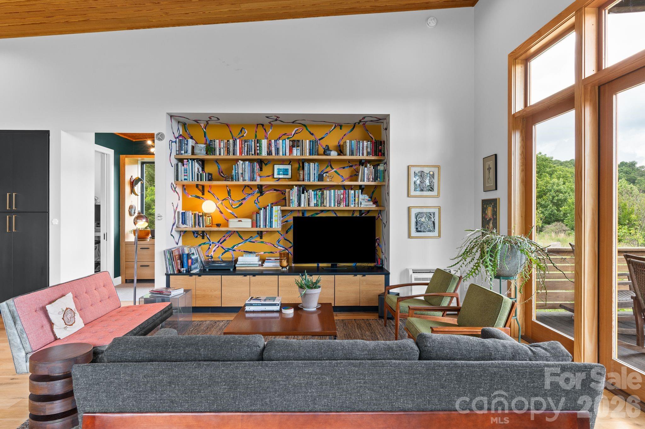 601 and 478 Freedom Cove Drive — Marshall