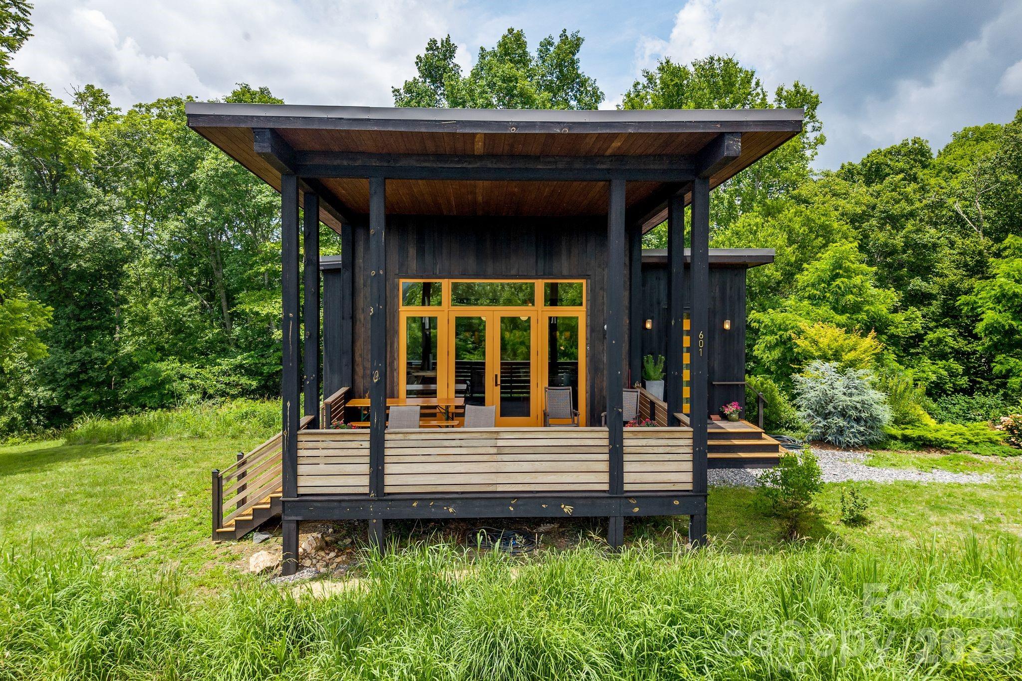 601 and 478 Freedom Cove Drive — Marshall