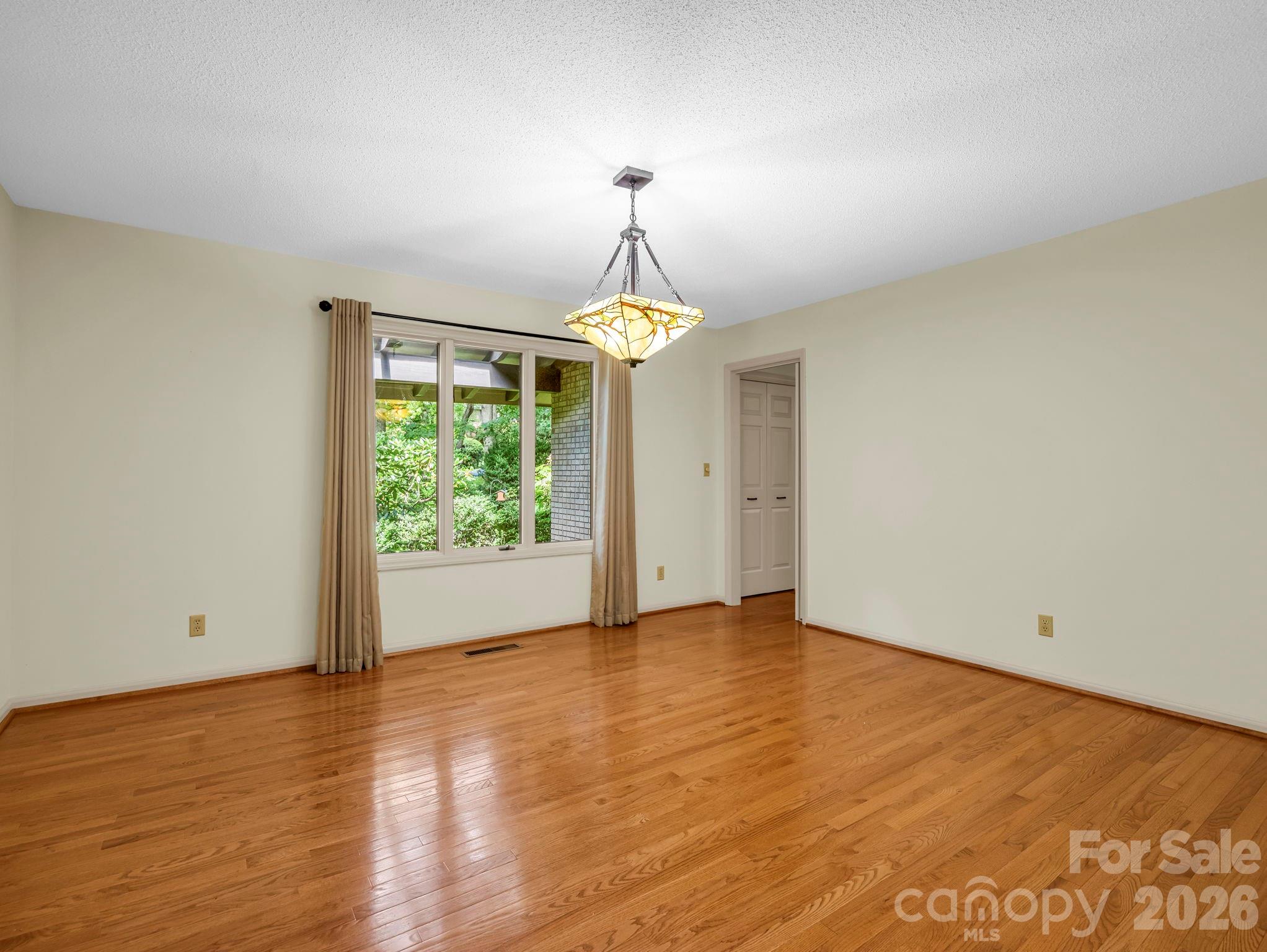 115 Woodhaven Drive — Hendersonville