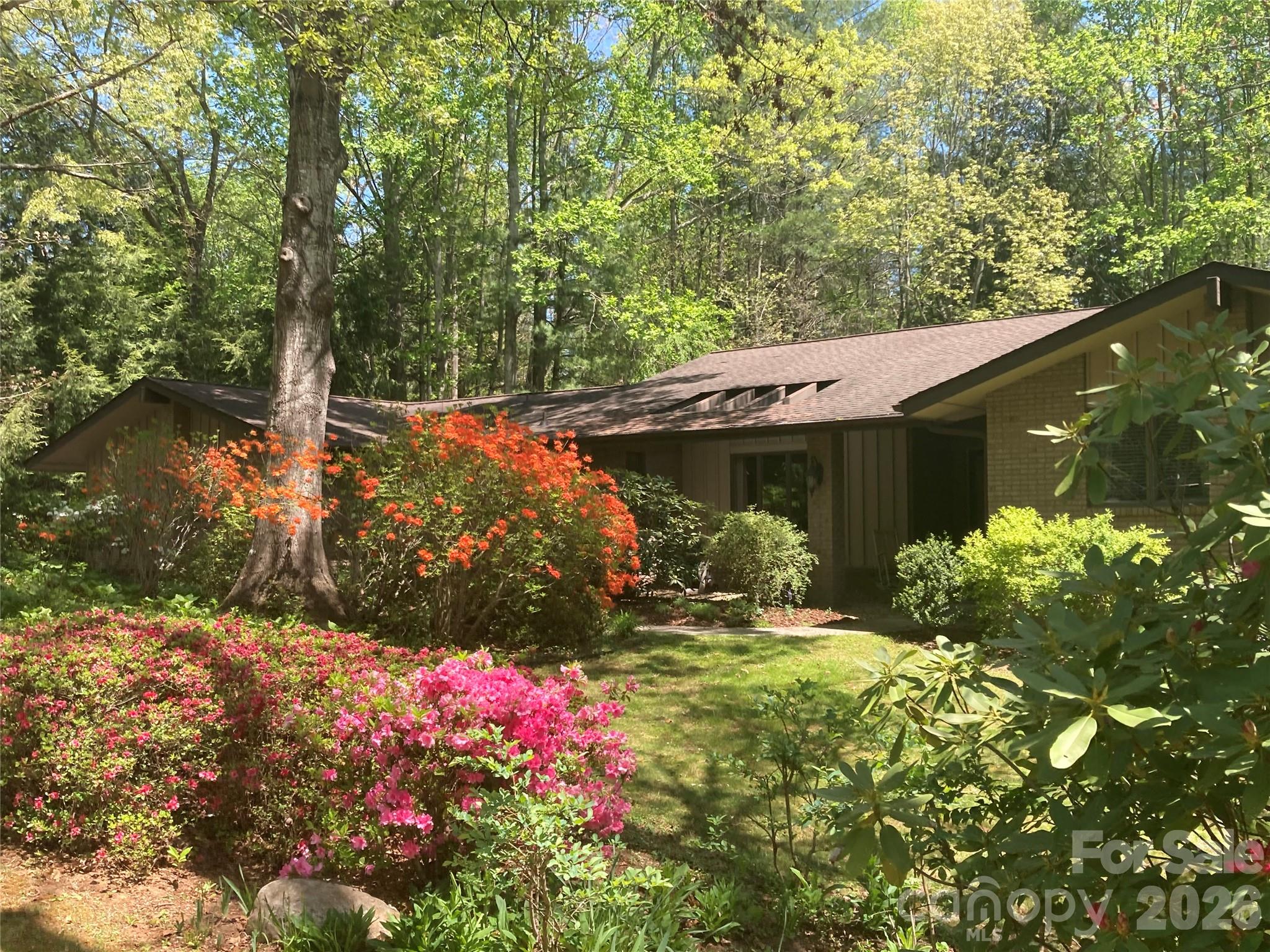 115 Woodhaven Drive — Hendersonville