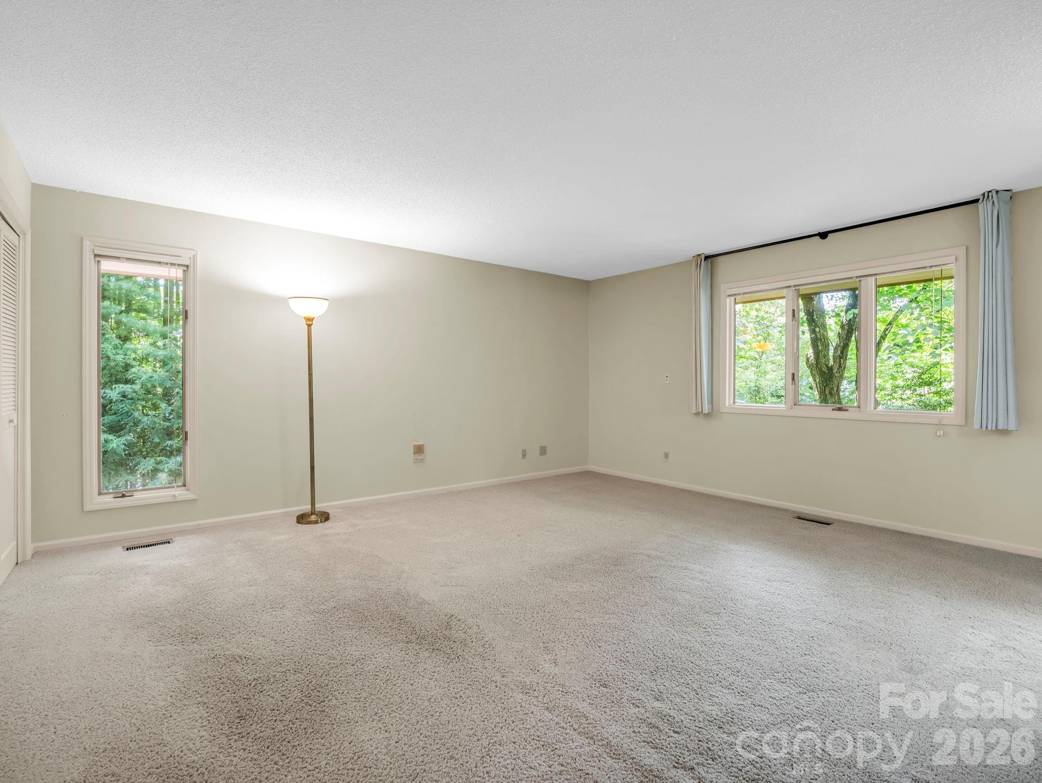 115 Woodhaven Drive — Hendersonville