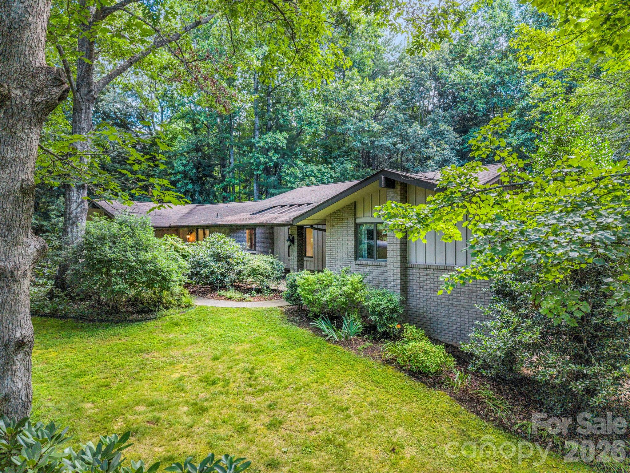 115 Woodhaven Drive — Hendersonville