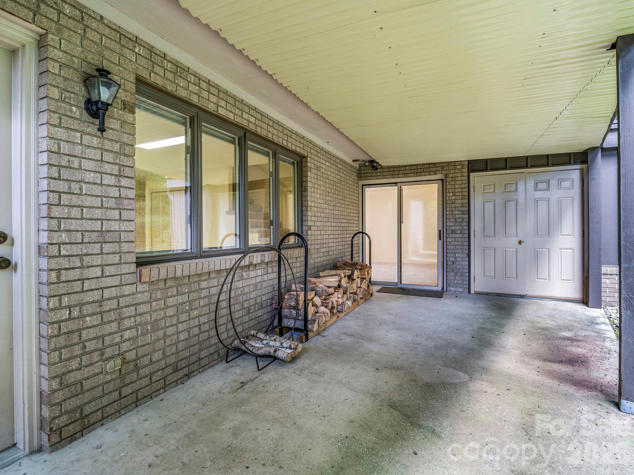 115 Woodhaven Drive — Hendersonville