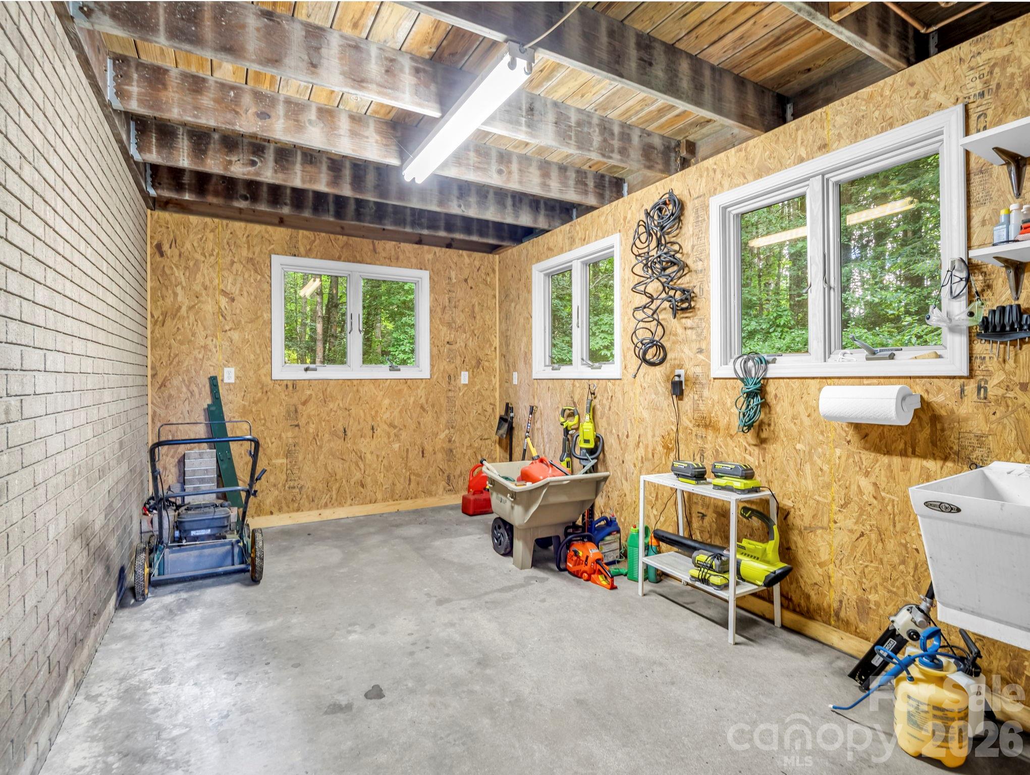 115 Woodhaven Drive — Hendersonville