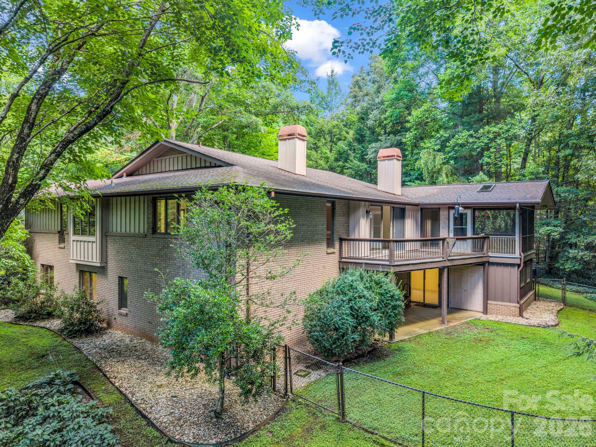 115 Woodhaven Drive — Hendersonville
