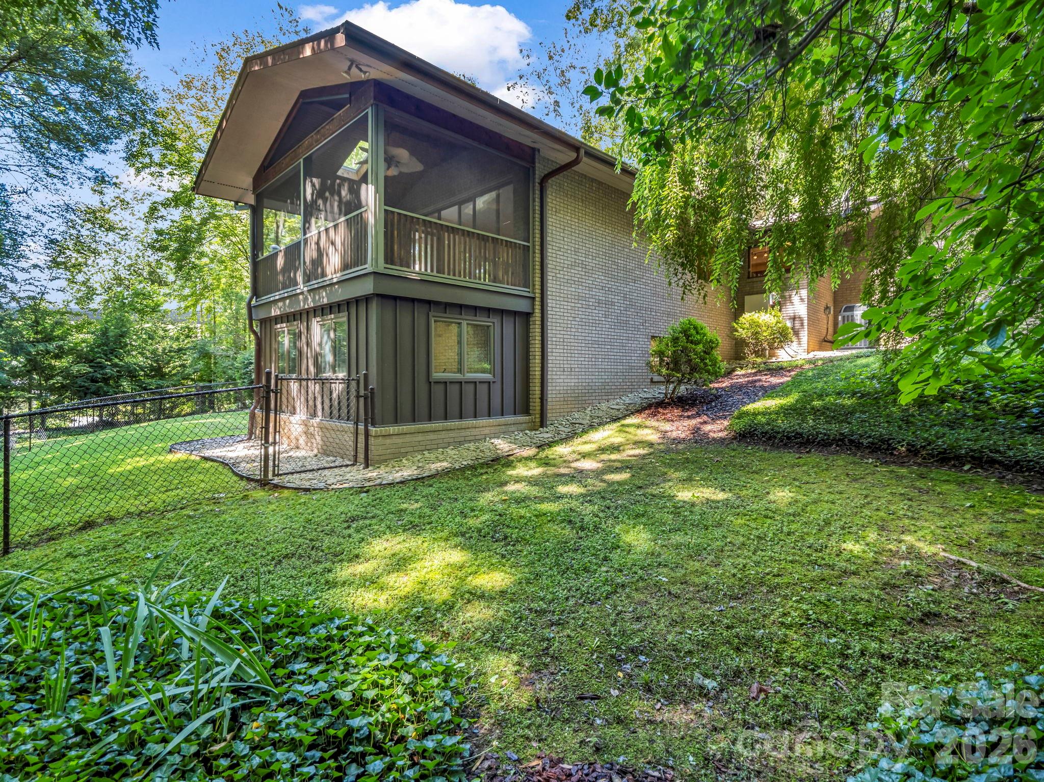 115 Woodhaven Drive — Hendersonville