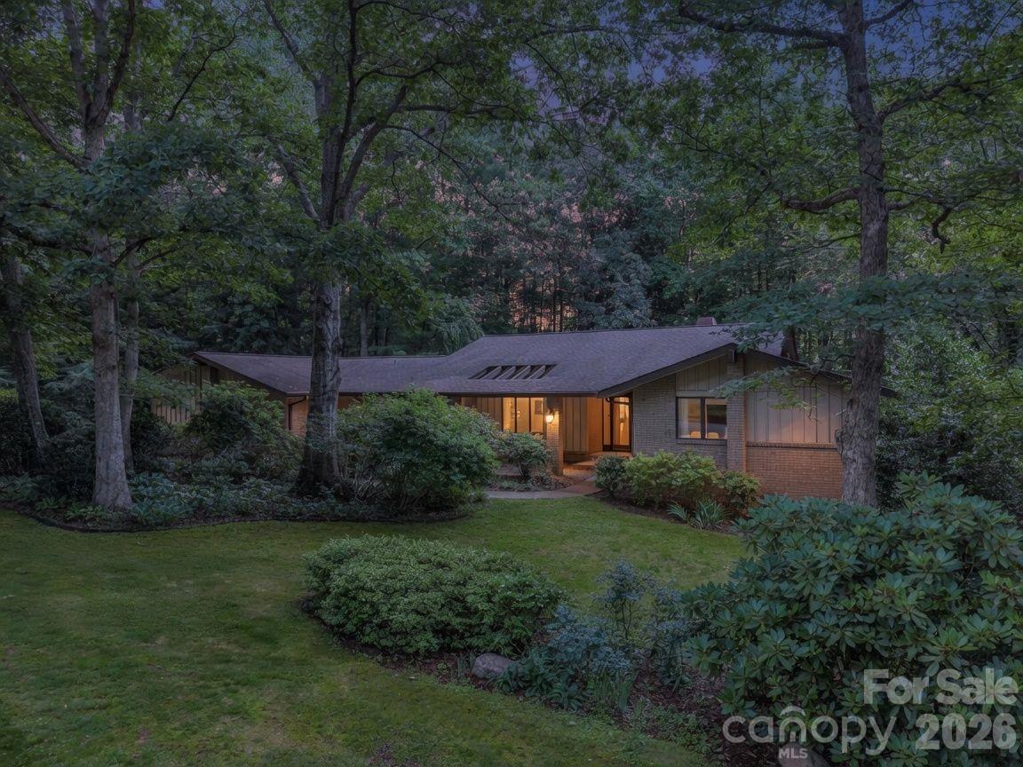 115 Woodhaven Drive — Hendersonville