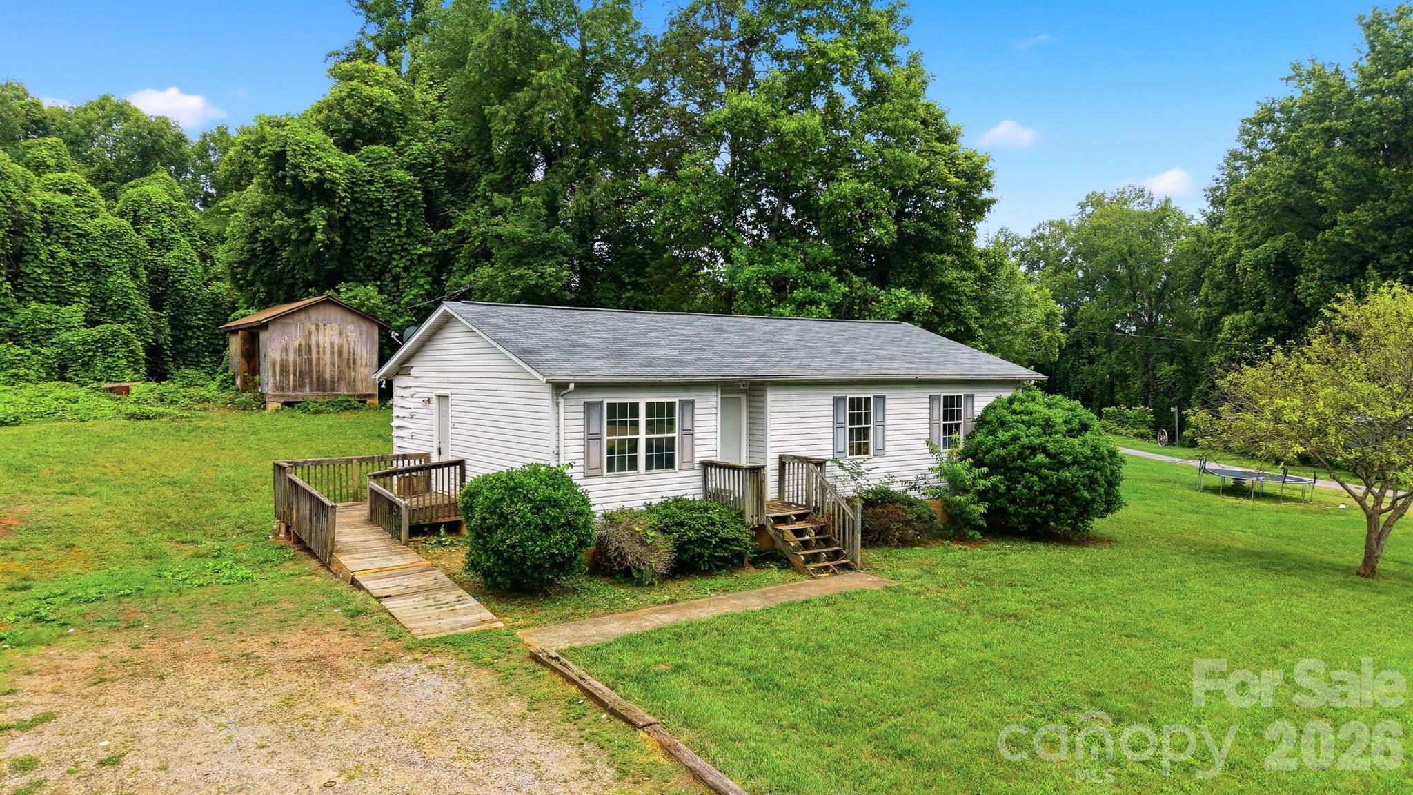 2130 Haven Circle SE — Lenoir