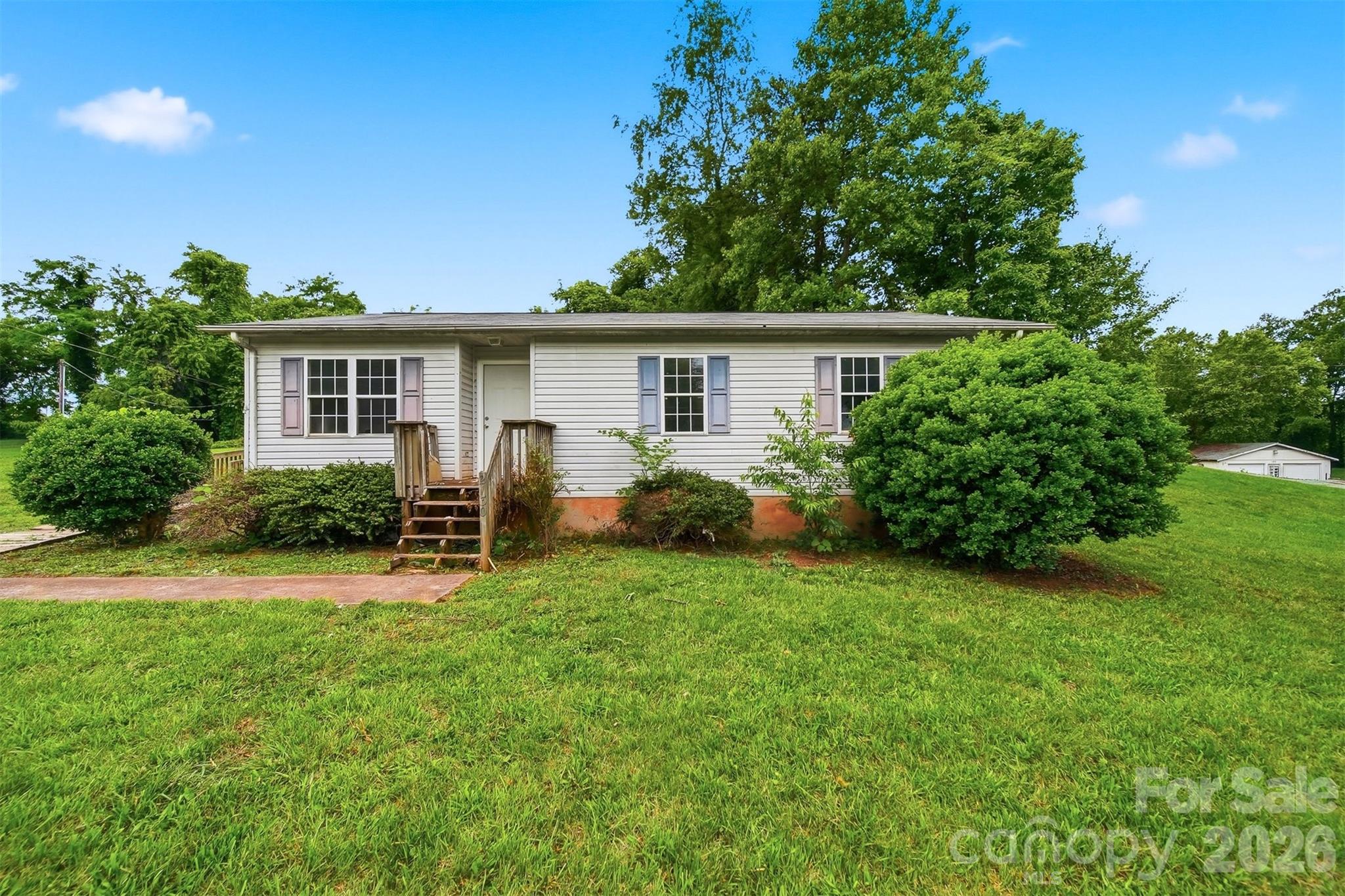 2130 Haven Circle SE — Lenoir