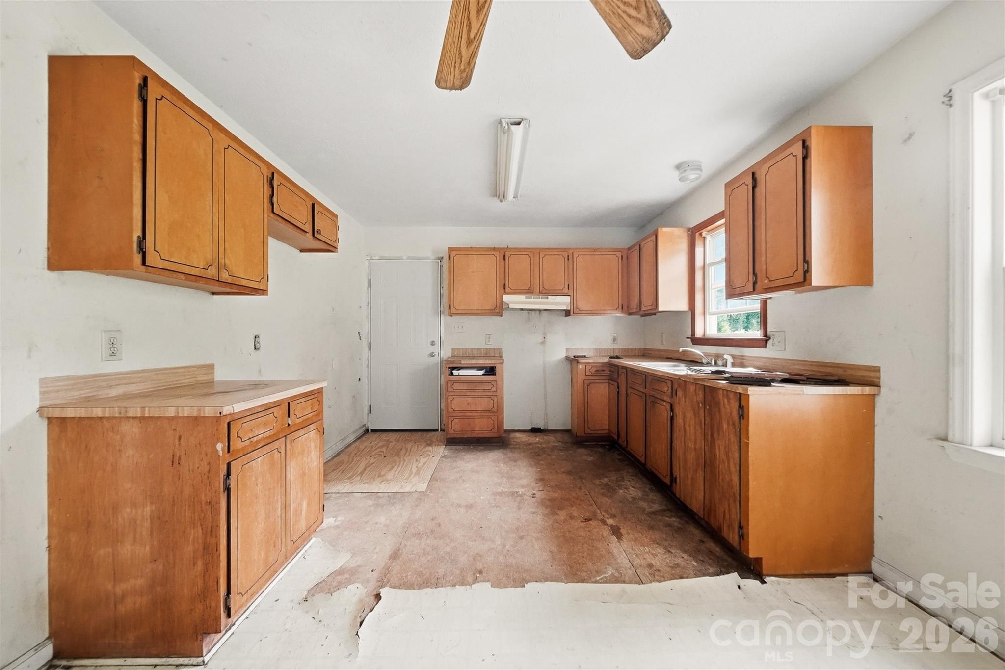 2130 Haven Circle SE — Lenoir