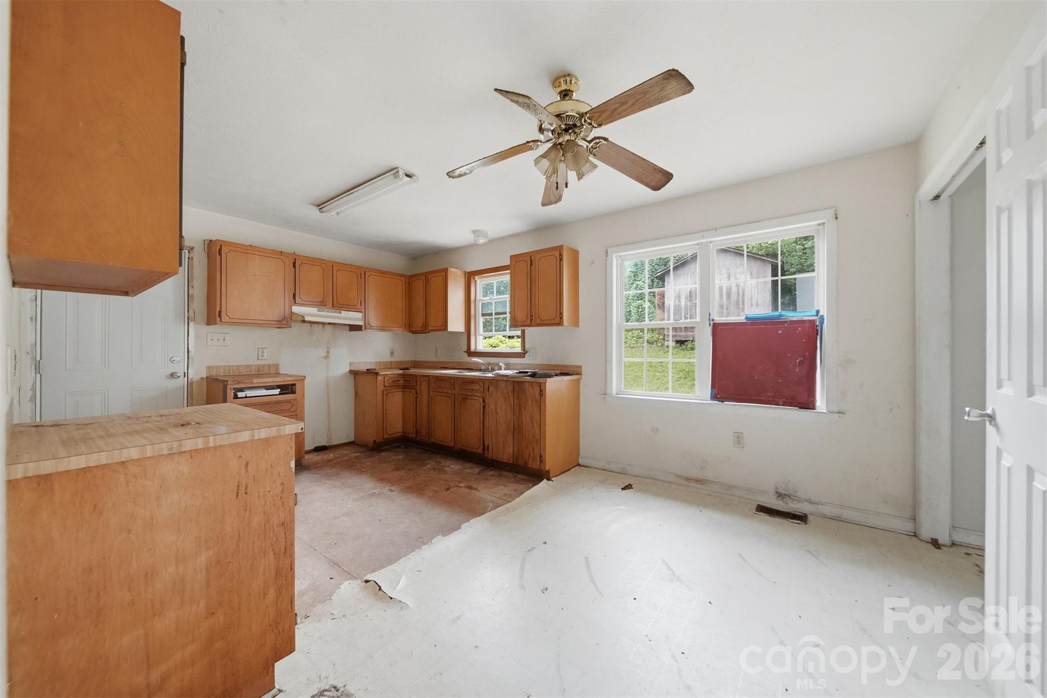 2130 Haven Circle SE — Lenoir