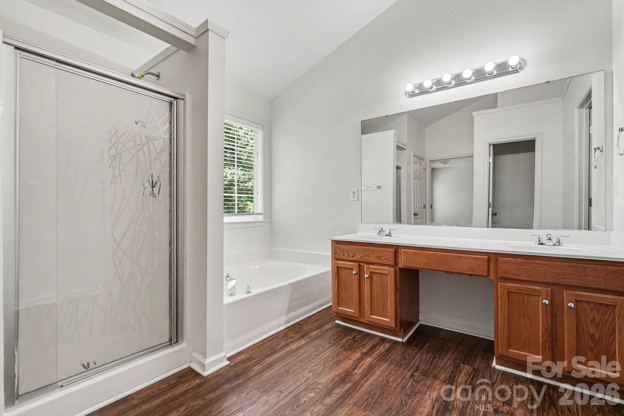 11310 Glenstone Court — Charlotte