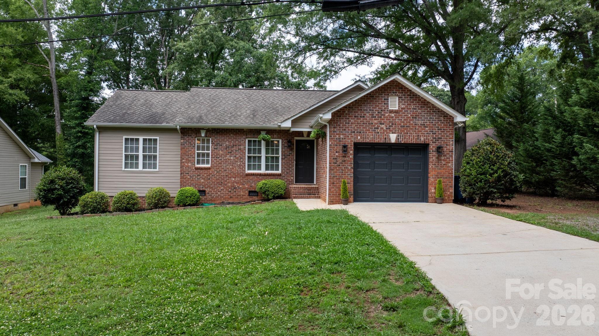 208 S B Avenue — Maiden