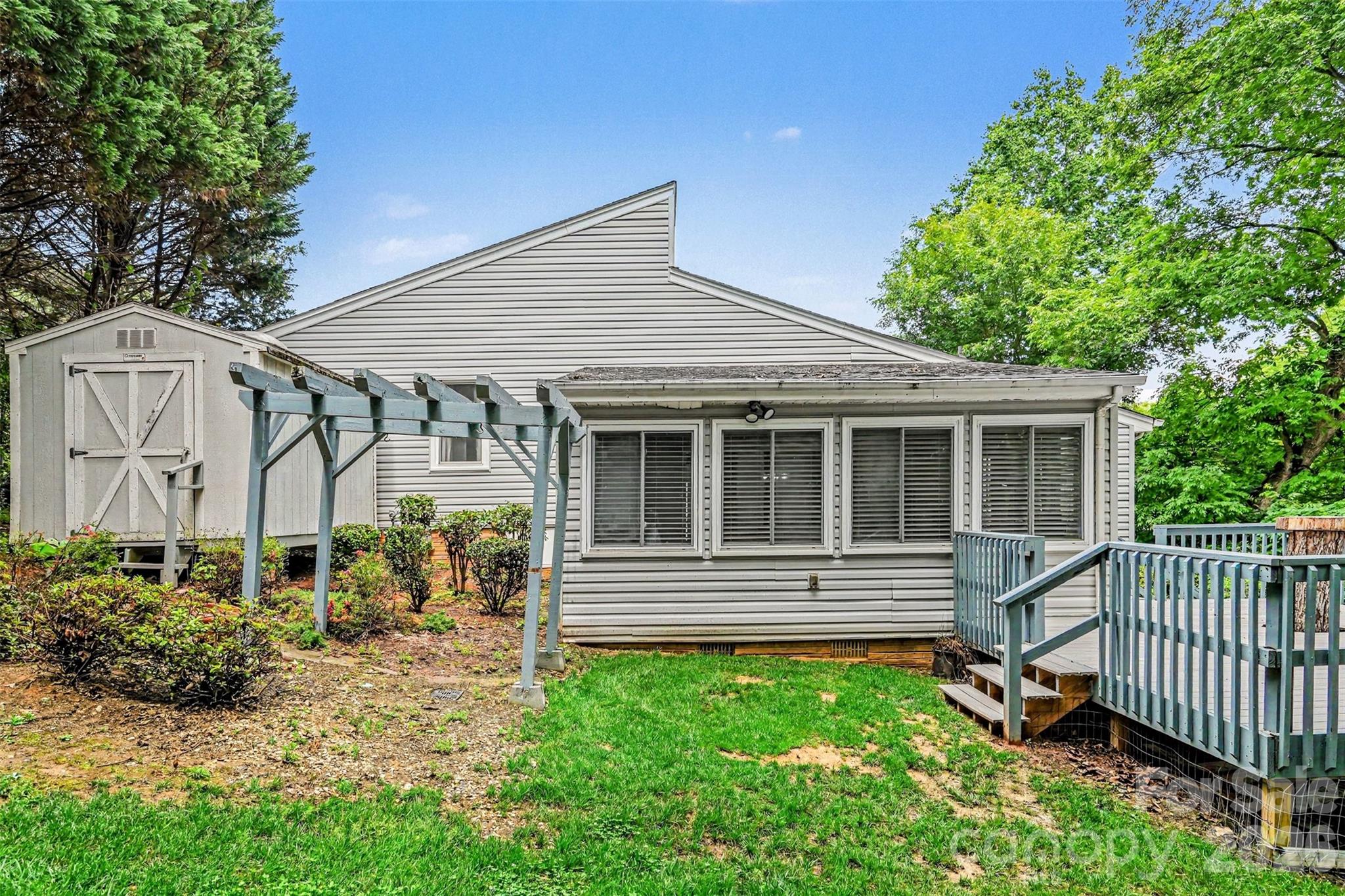 7944 Pawtuckett Road — Charlotte