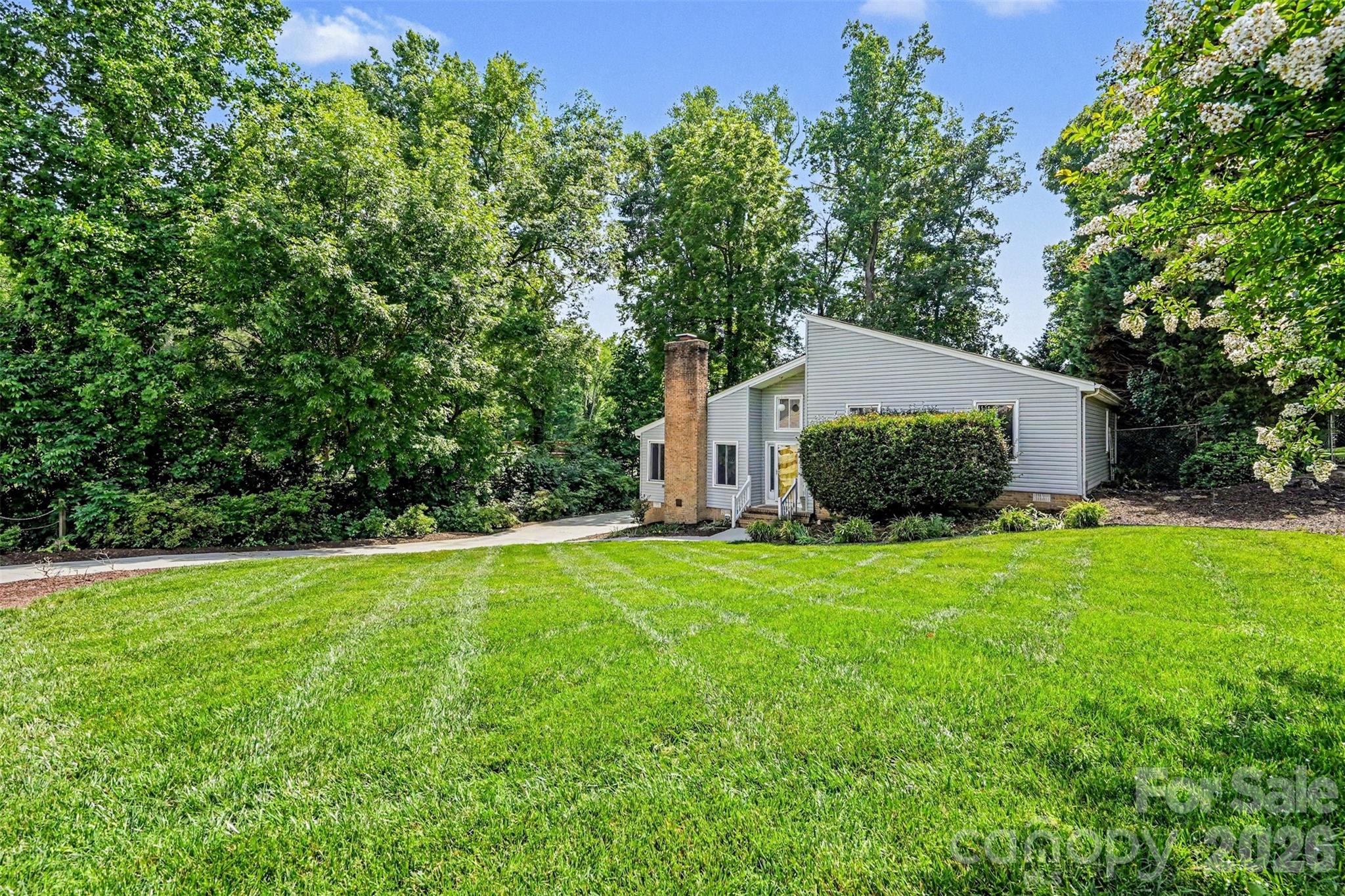 7944 Pawtuckett Road — Charlotte