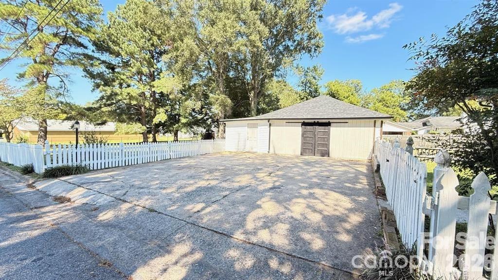 210 W Church Street — Cherryville