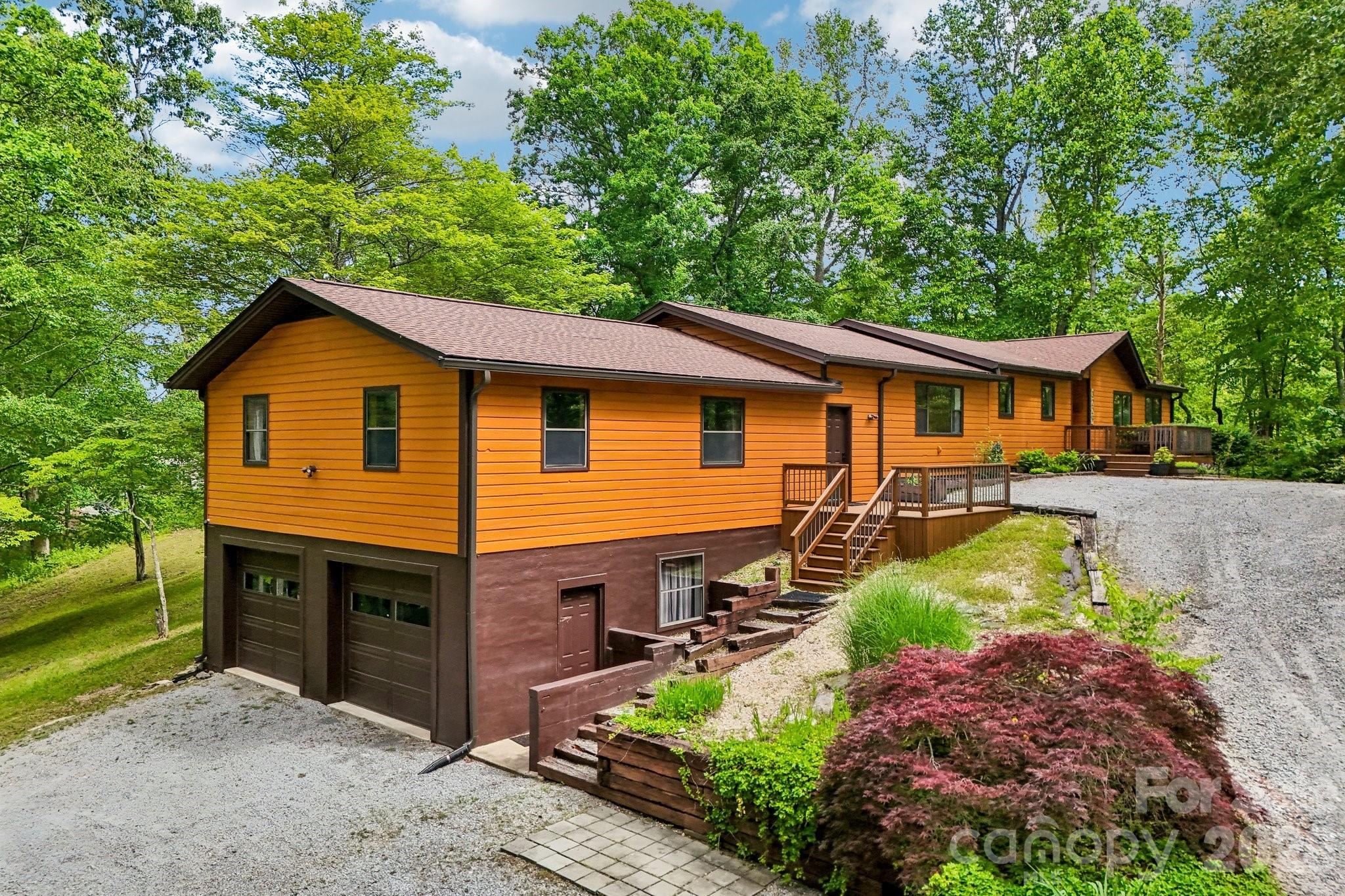 3229 N Bearwallow Road — Hendersonville