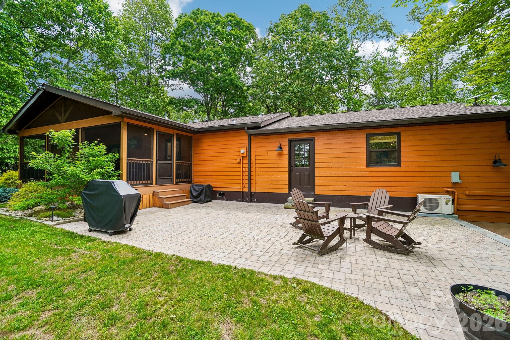 3229 N Bearwallow Road — Hendersonville