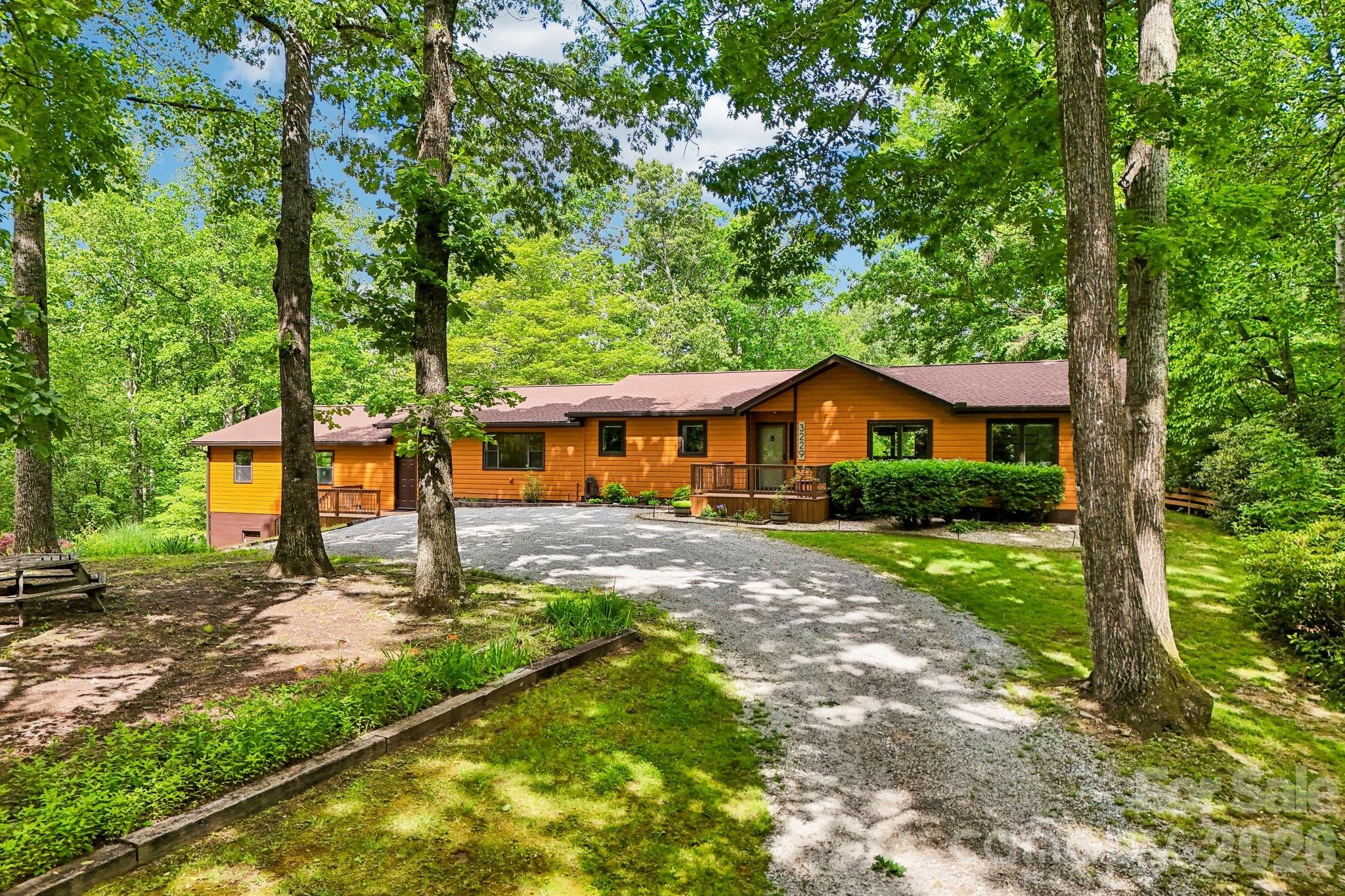 3229 N Bearwallow Road — Hendersonville