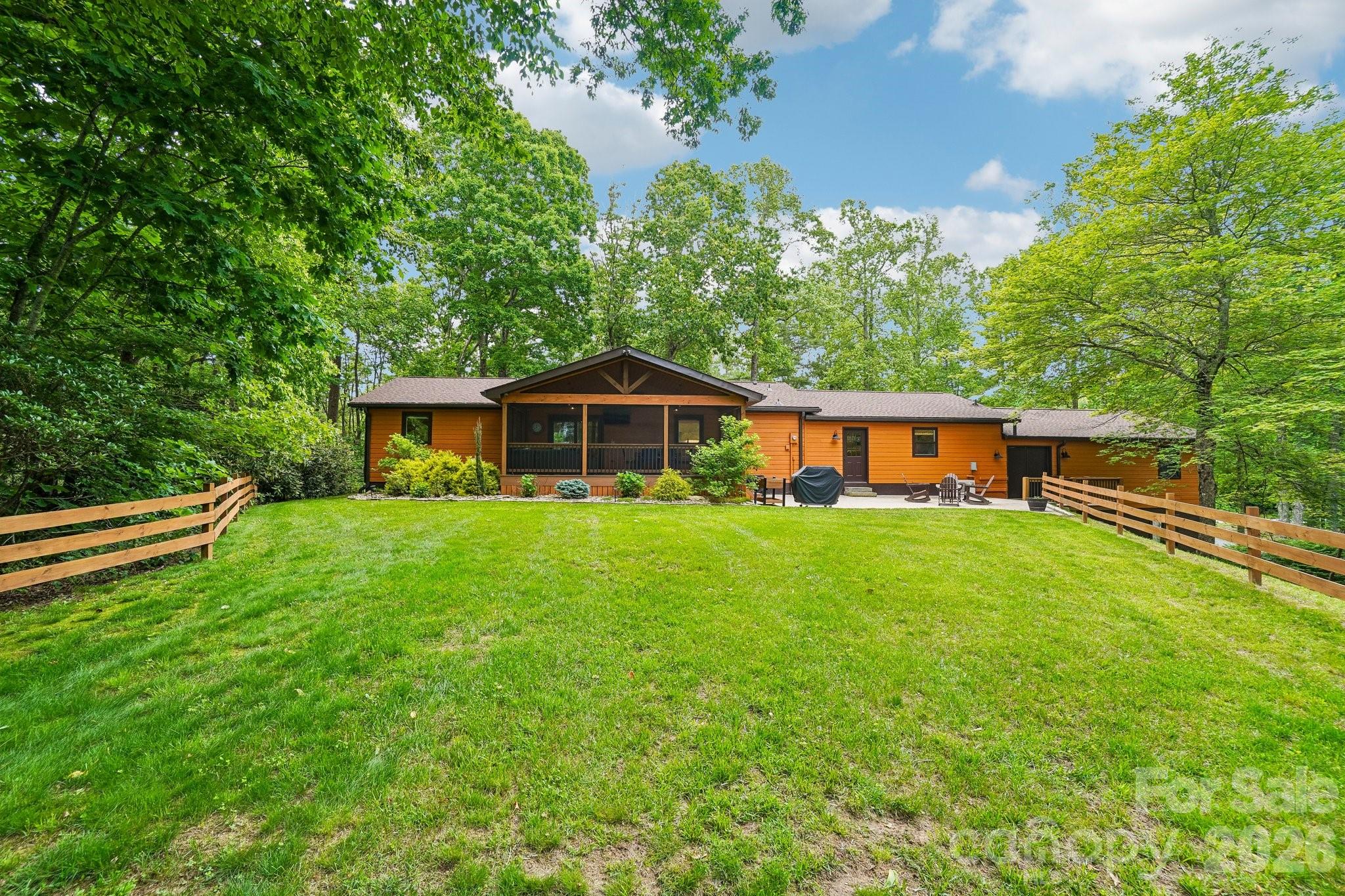 3229 N Bearwallow Road — Hendersonville