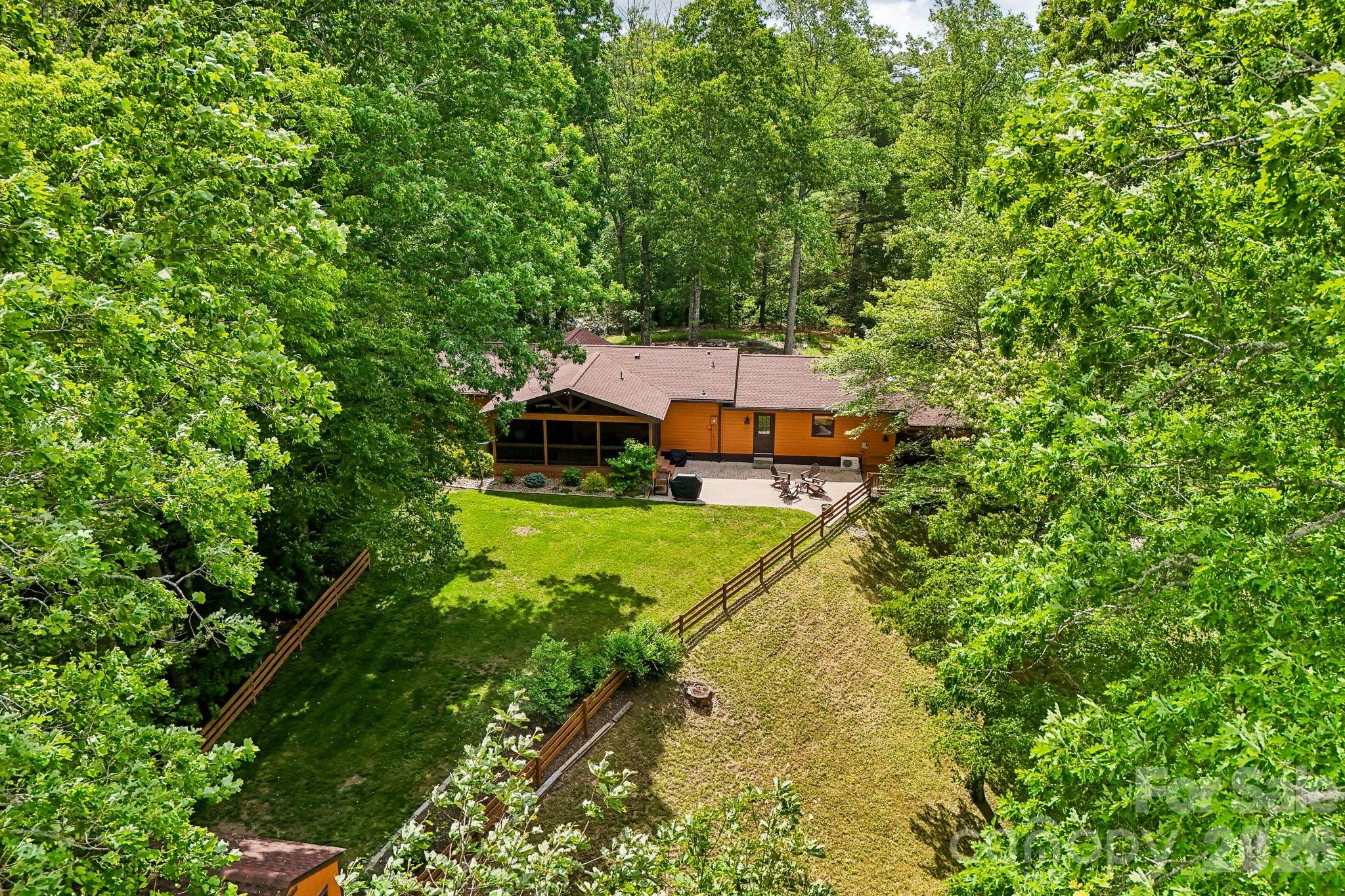 3229 N Bearwallow Road — Hendersonville