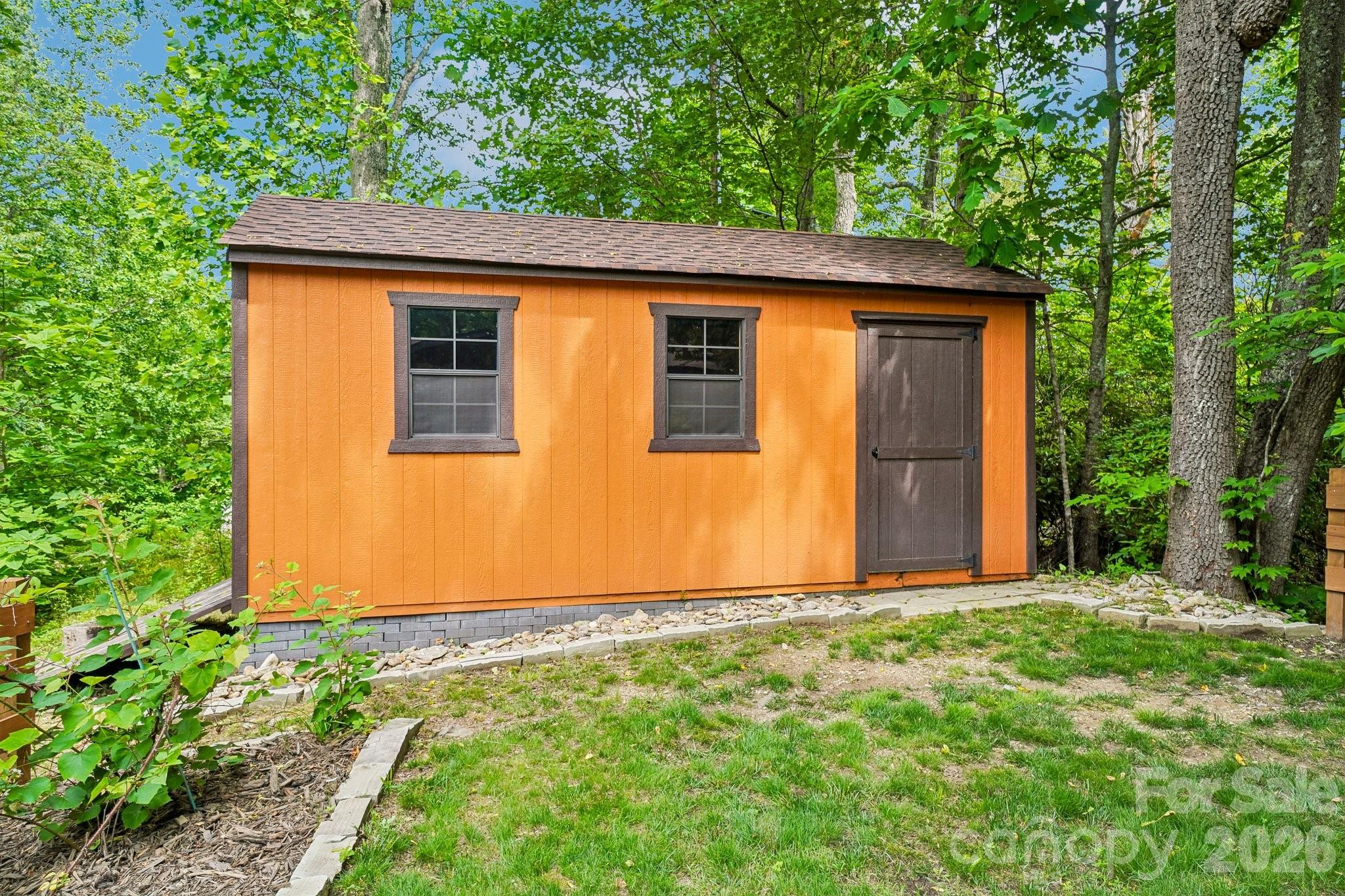 3229 N Bearwallow Road — Hendersonville