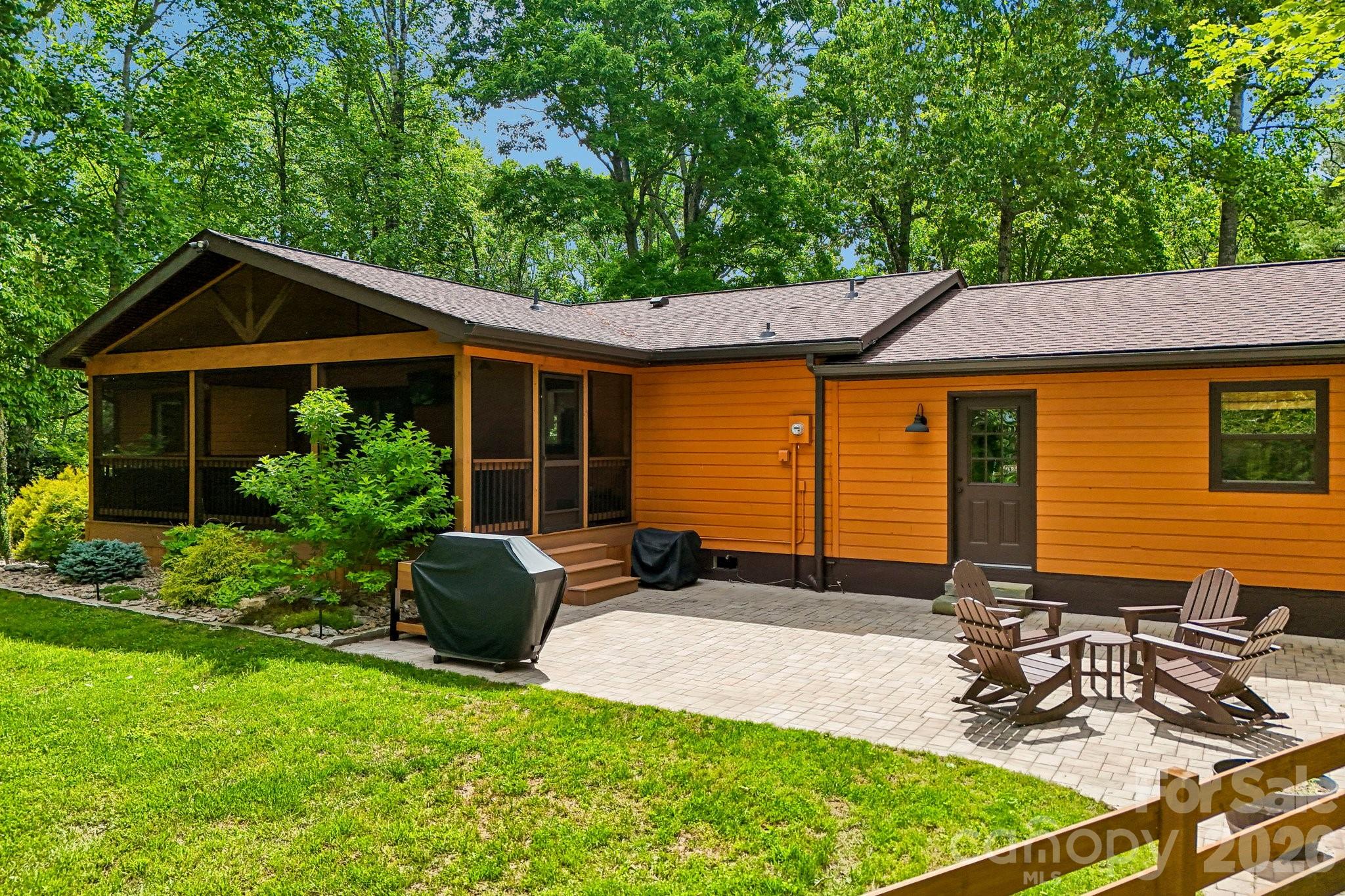 3229 N Bearwallow Road — Hendersonville