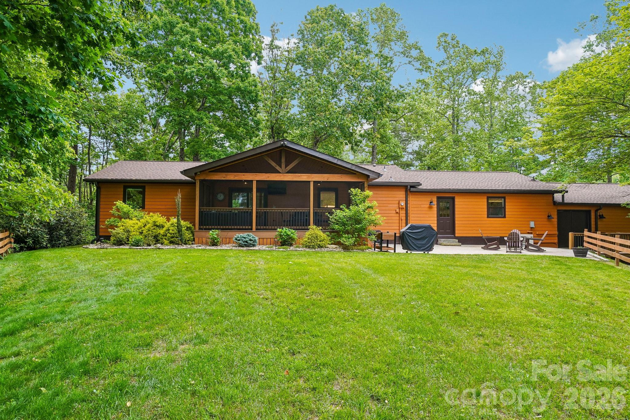 3229 N Bearwallow Road — Hendersonville