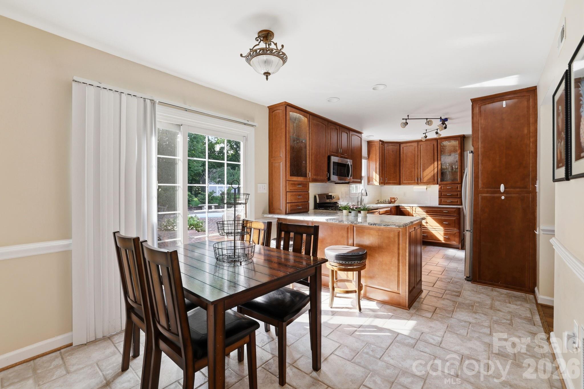 4612 Deanscroft Drive — Charlotte