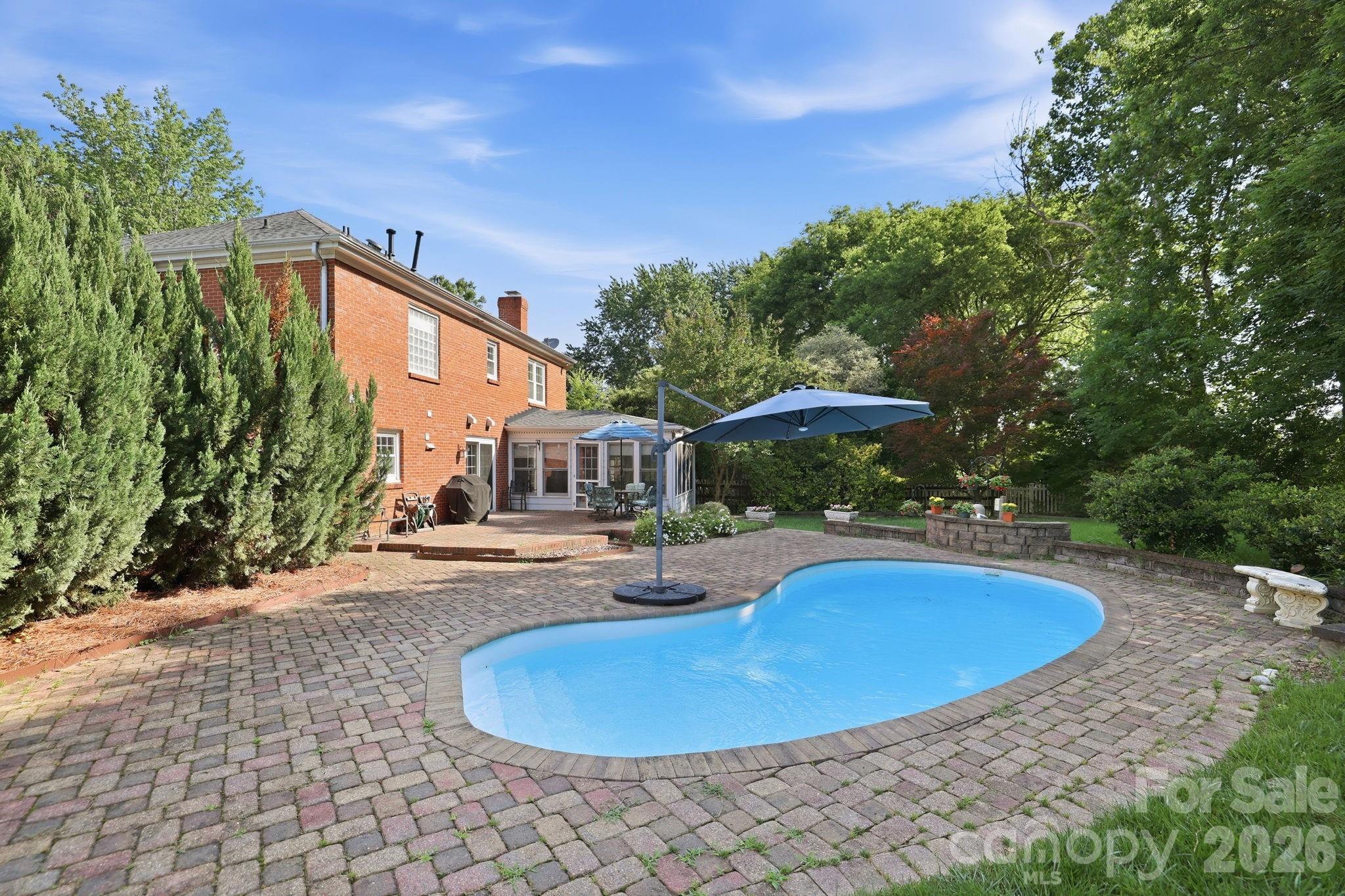 4612 Deanscroft Drive — Charlotte