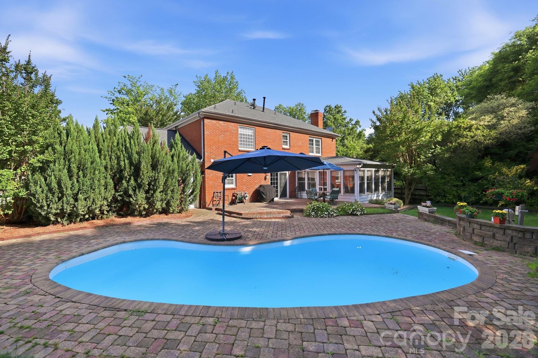 4612 Deanscroft Drive — Charlotte