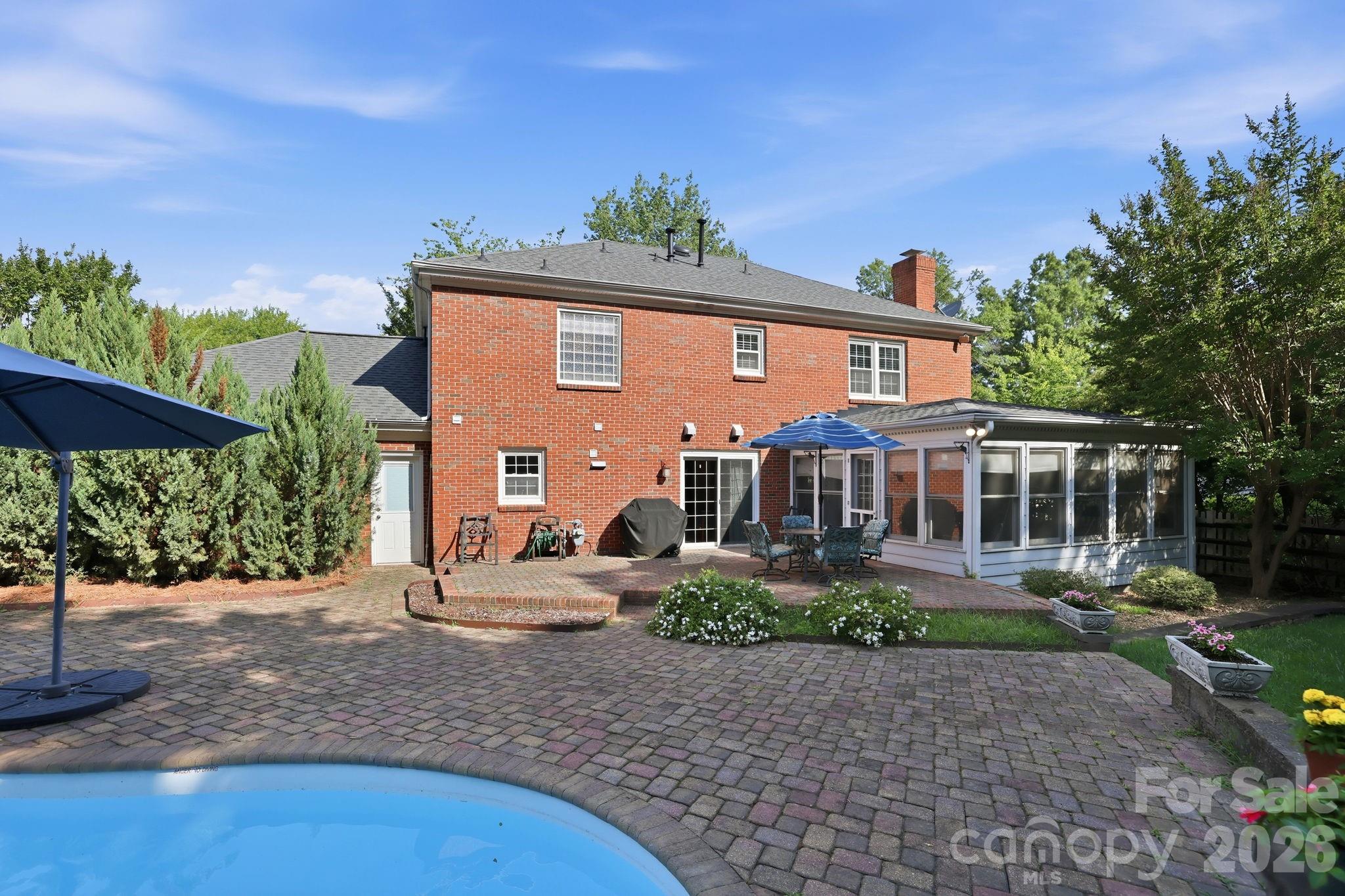 4612 Deanscroft Drive — Charlotte