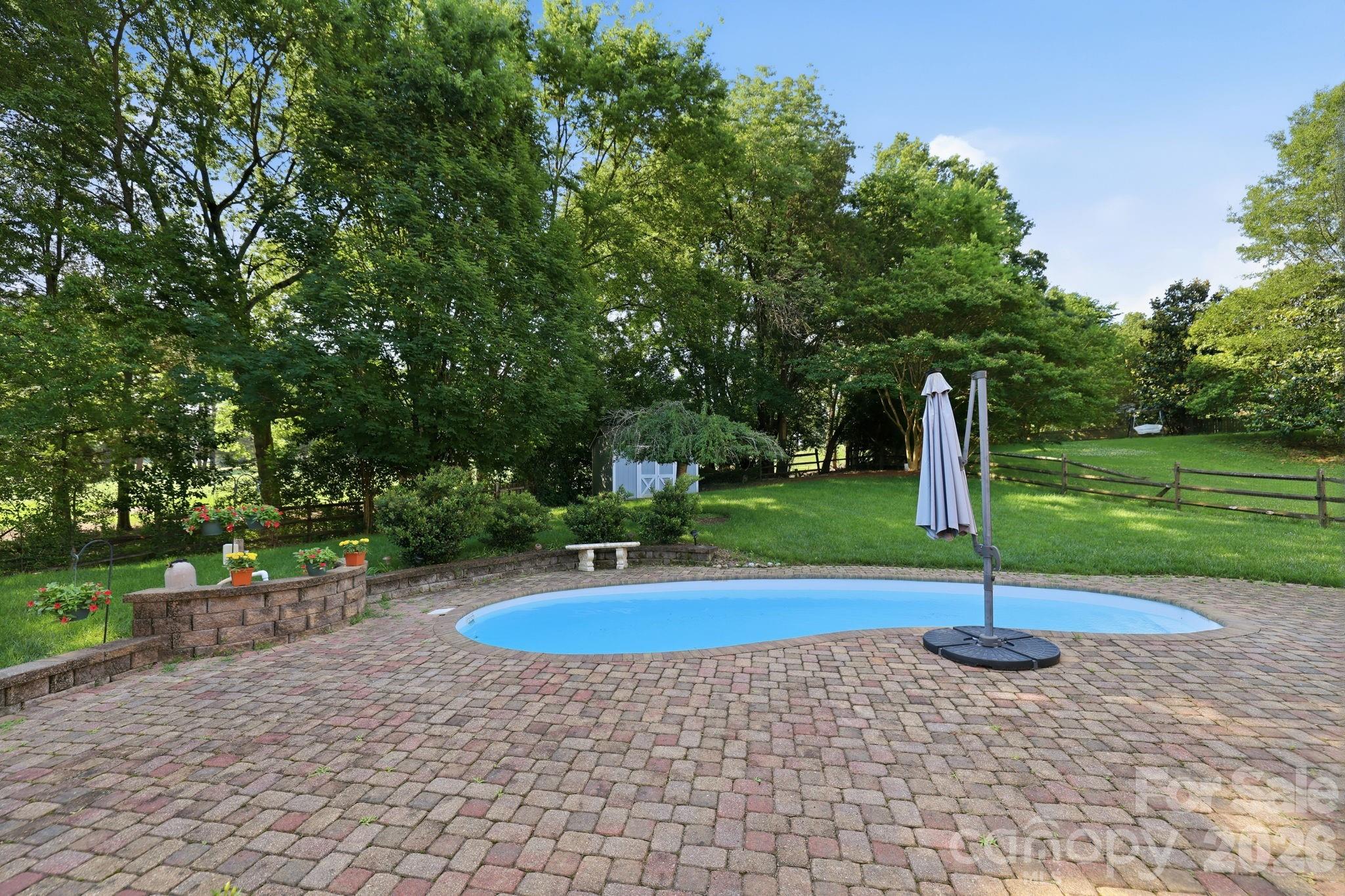 4612 Deanscroft Drive — Charlotte
