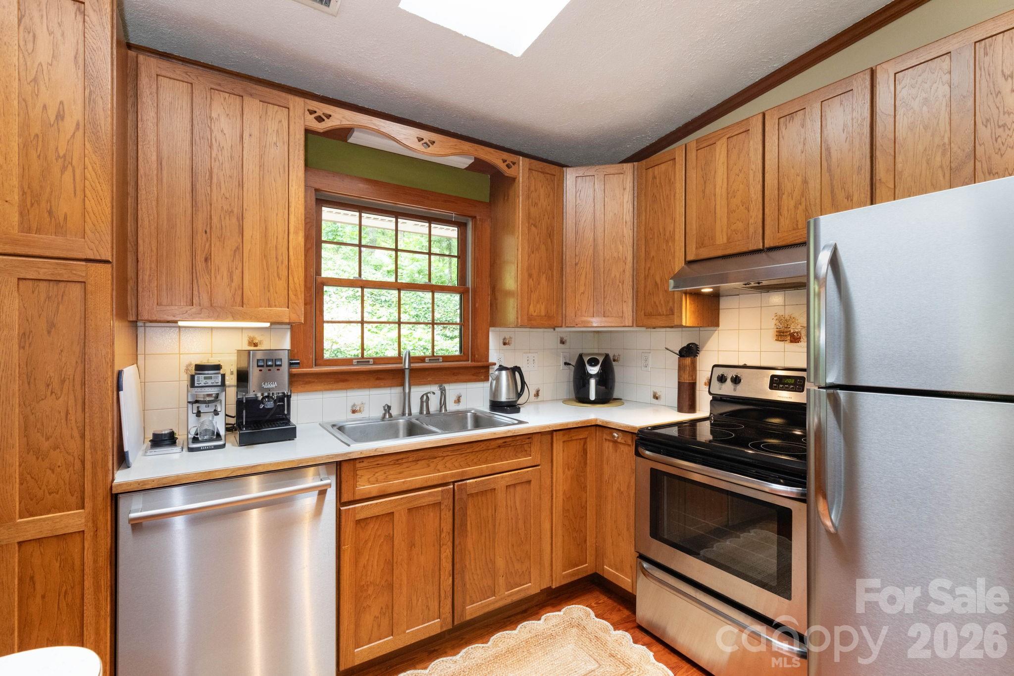 168 Blossom Ridge — Leicester