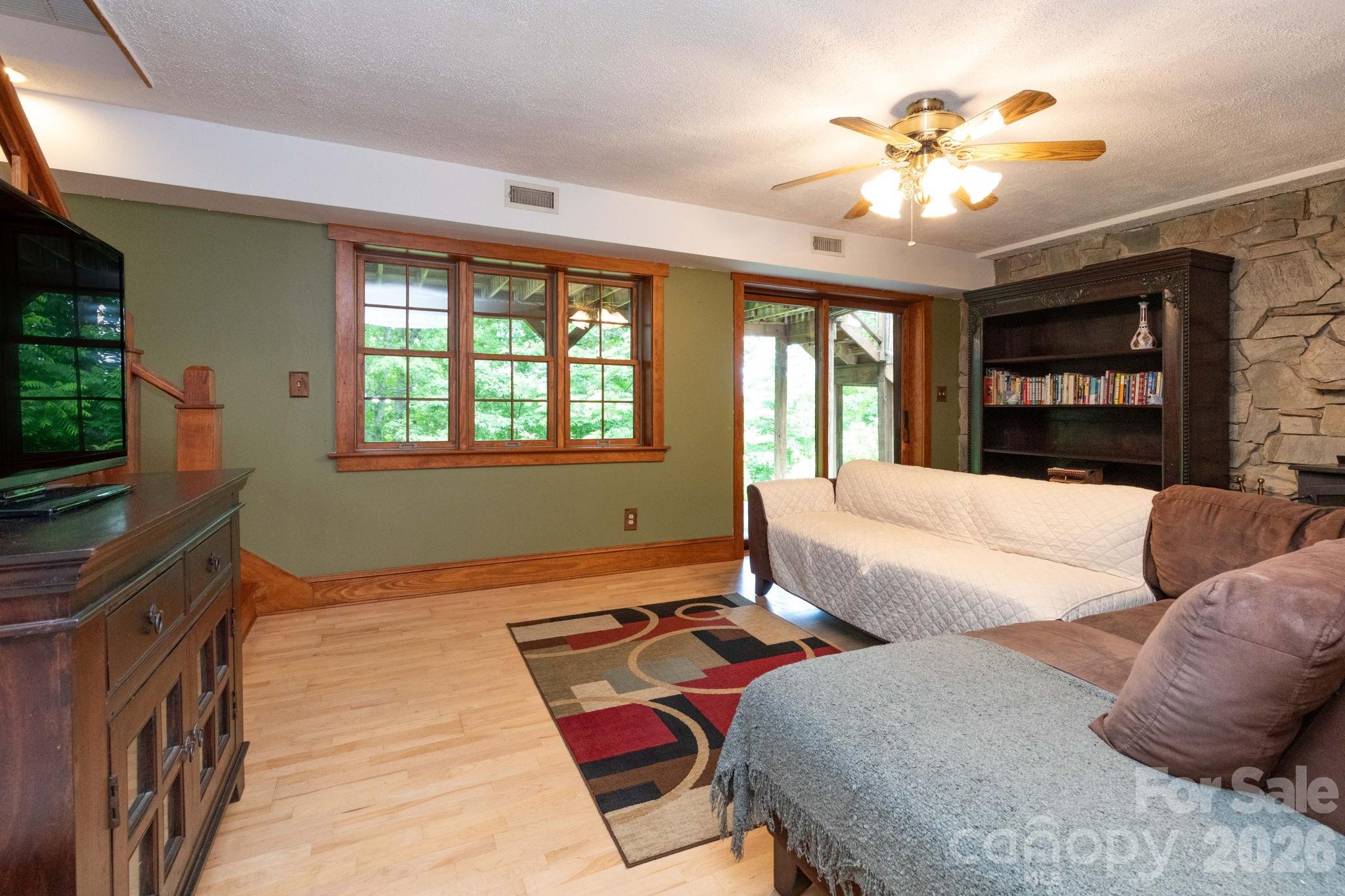 168 Blossom Ridge — Leicester