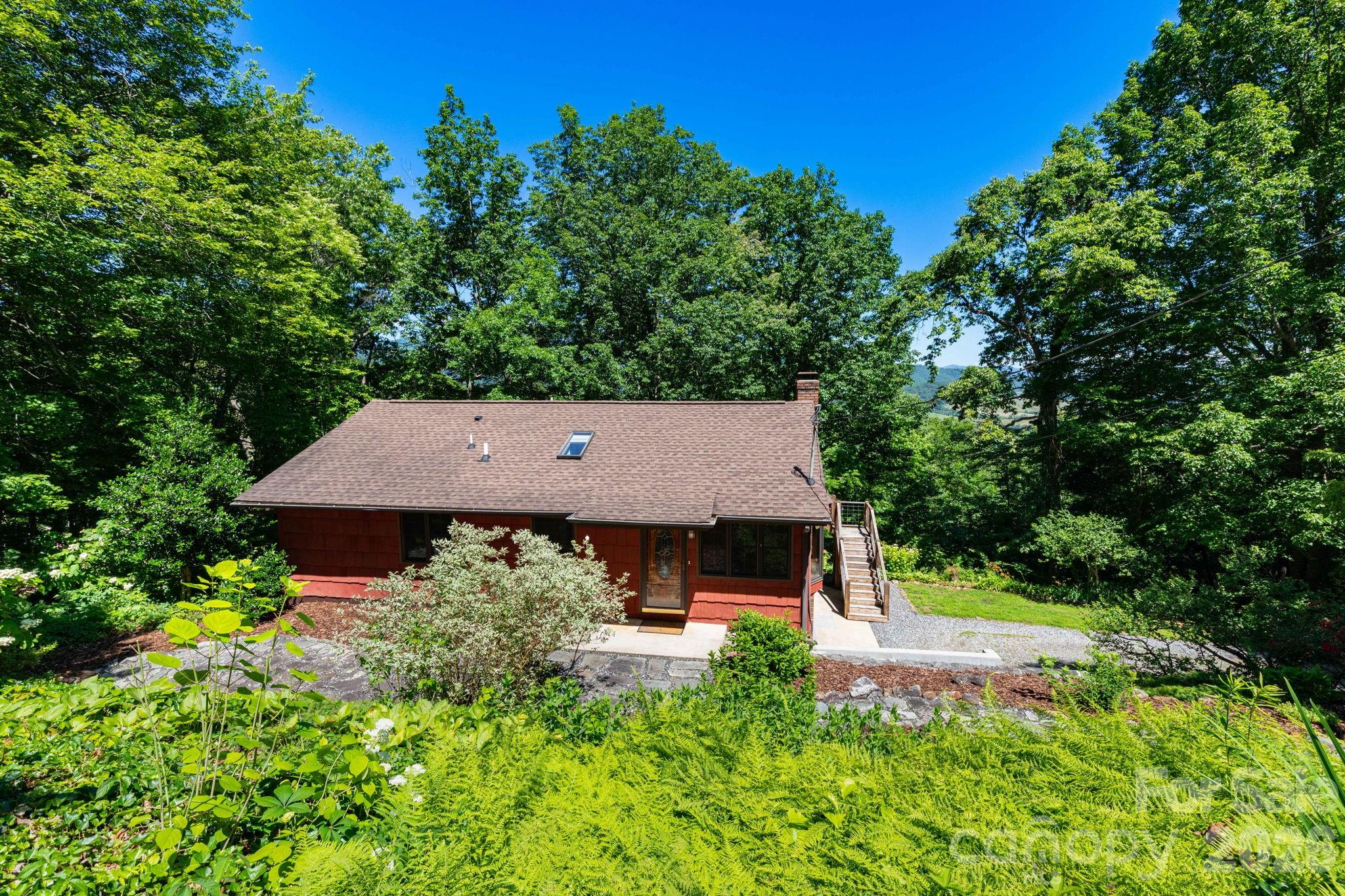 168 Blossom Ridge — Leicester