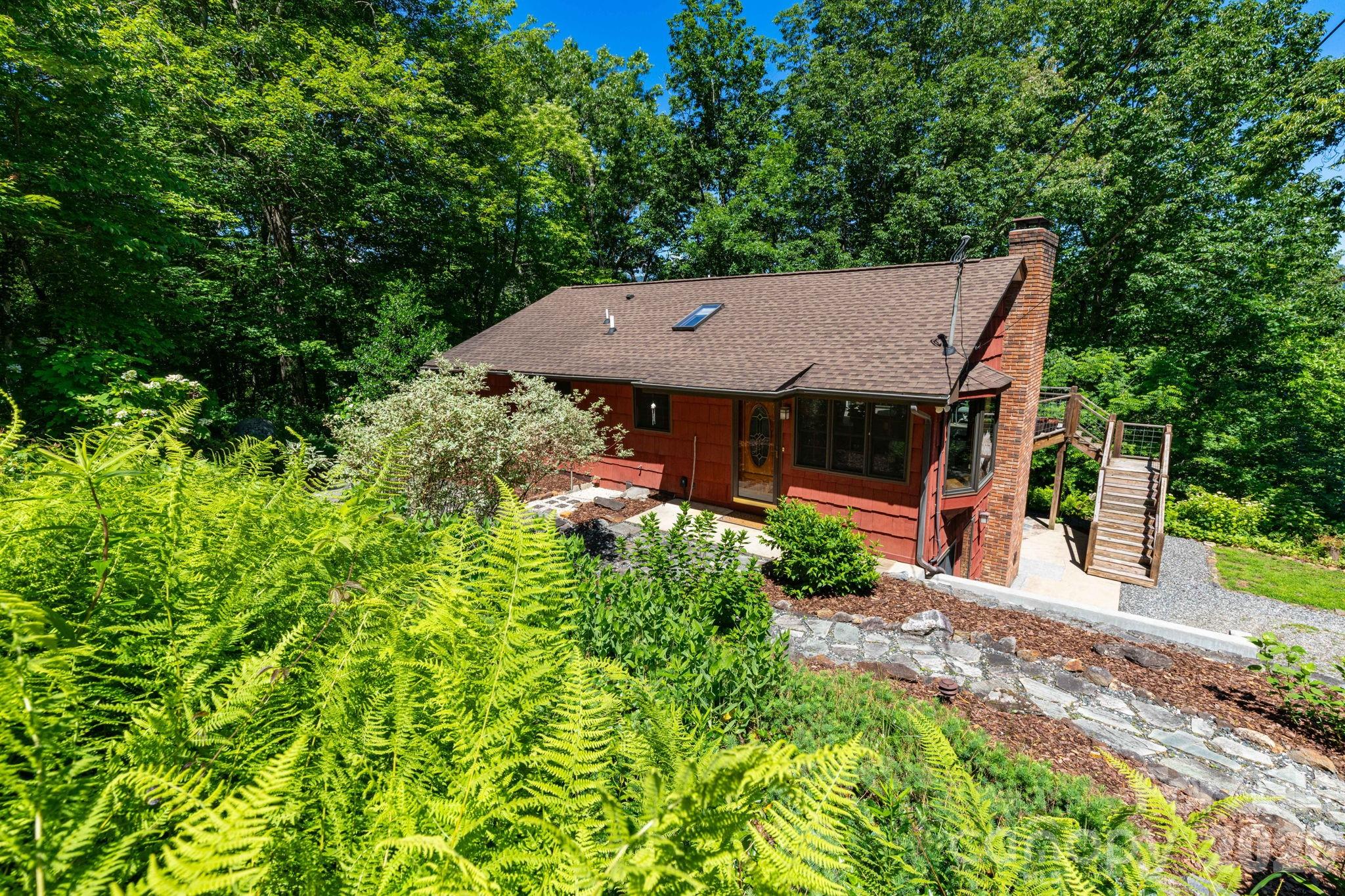 168 Blossom Ridge — Leicester